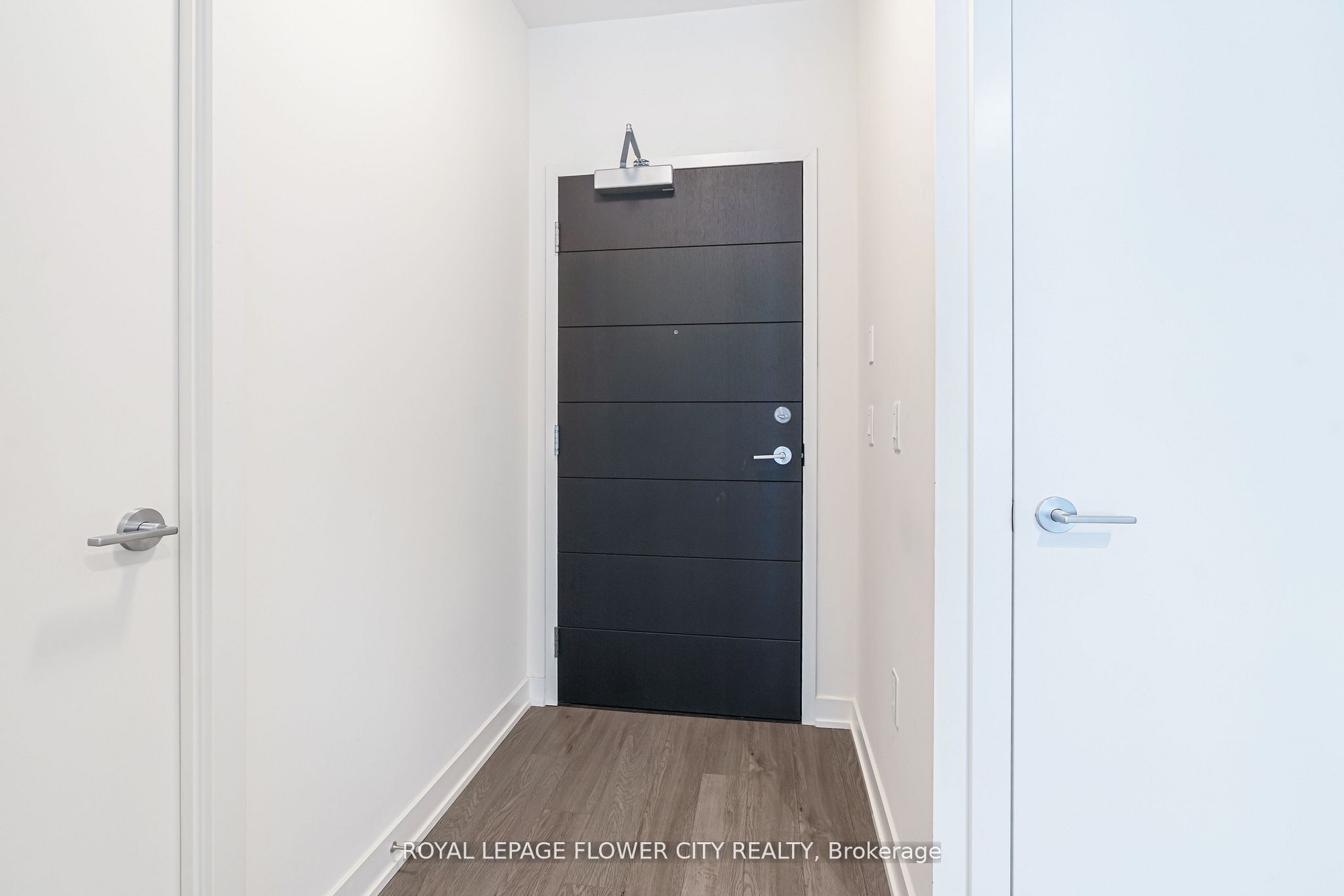 212 King William Street S 907 Property Photo 7