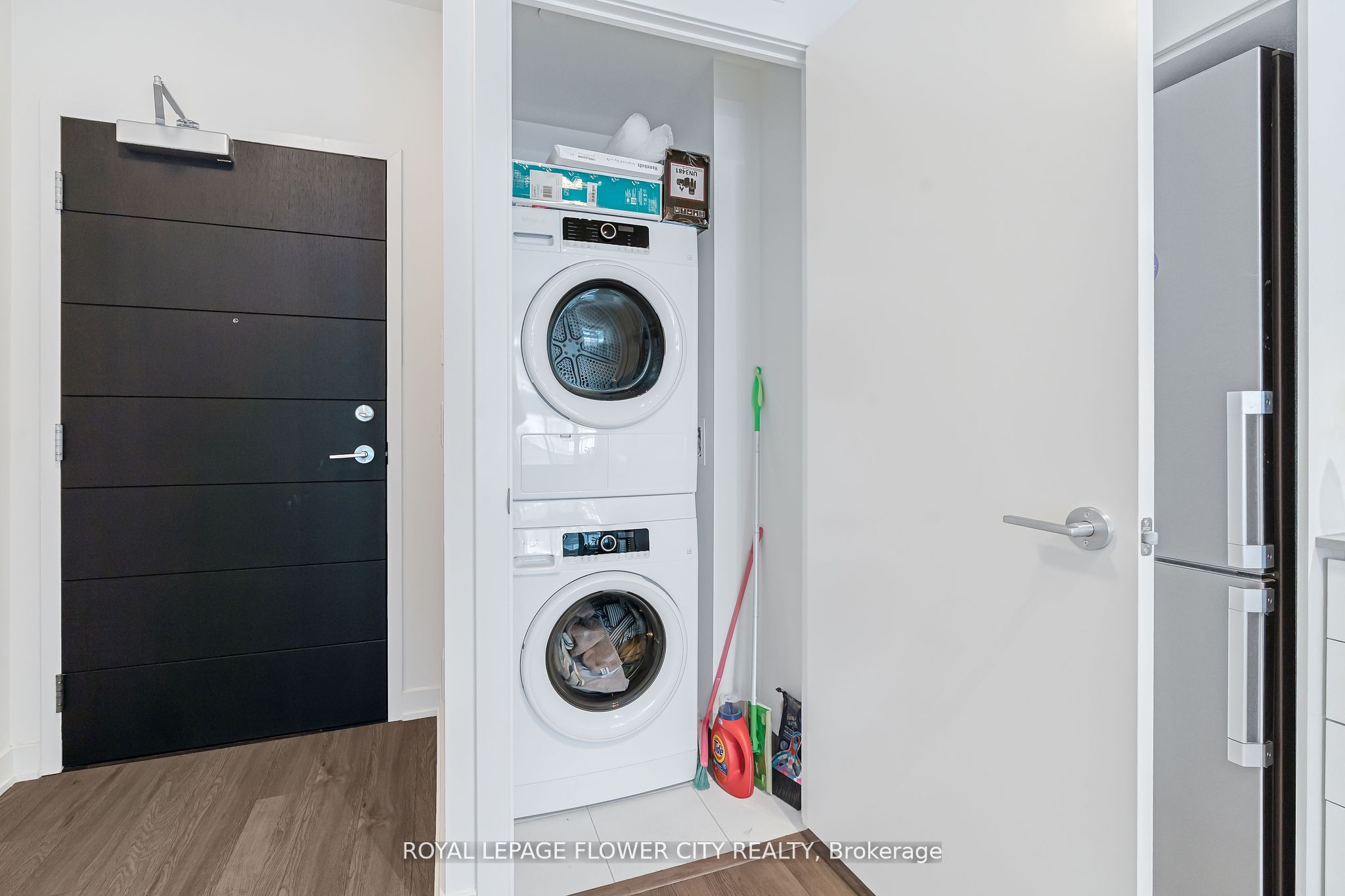 212 King William Street S 907 Property Photo 8
