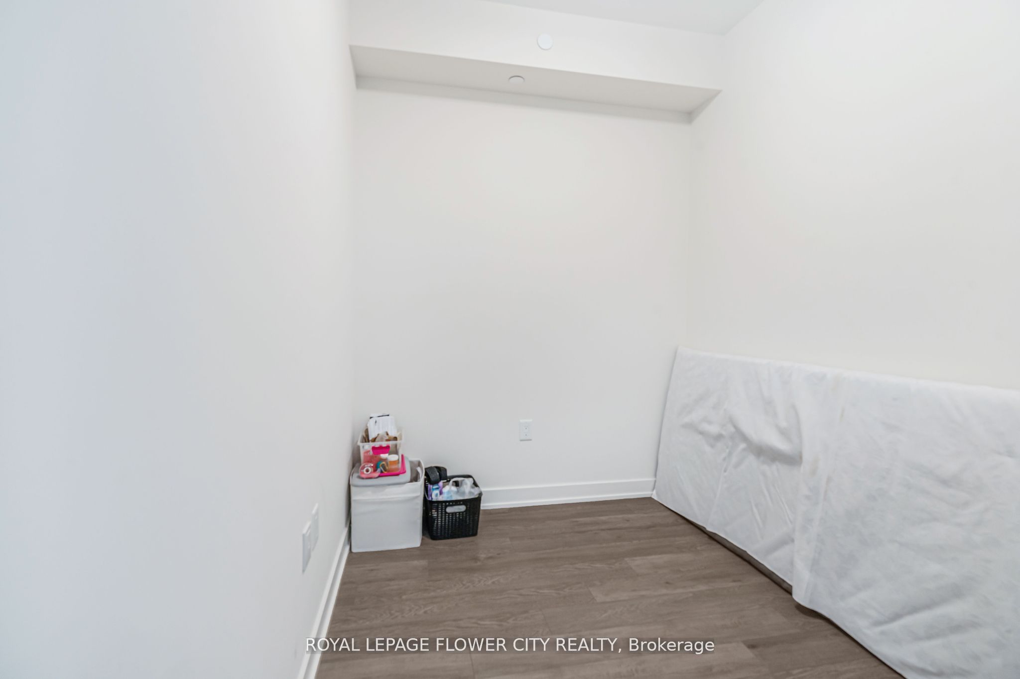 212 King William Street S 907 Property Photo 11