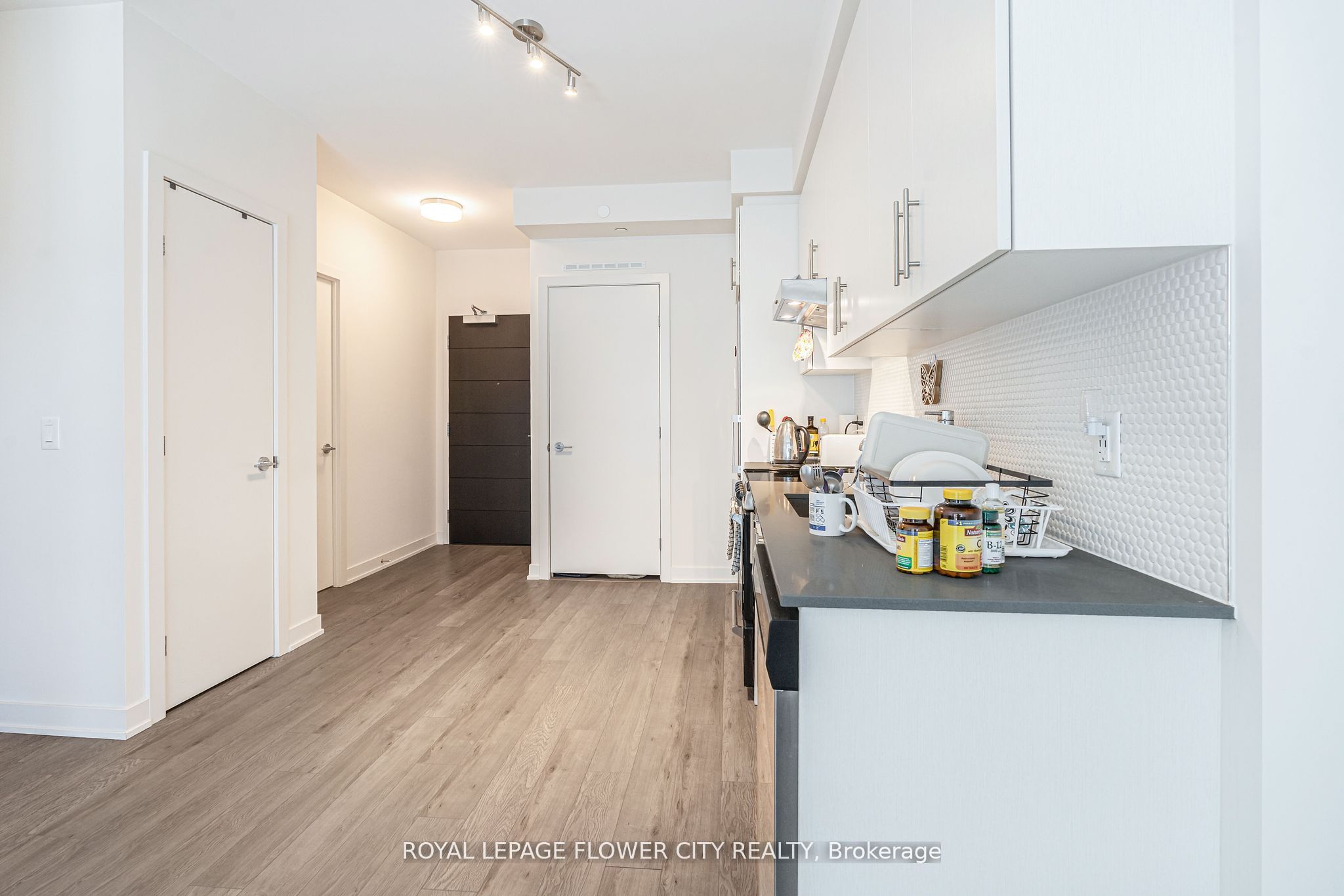 212 King William Street S 907 Property Photo 12