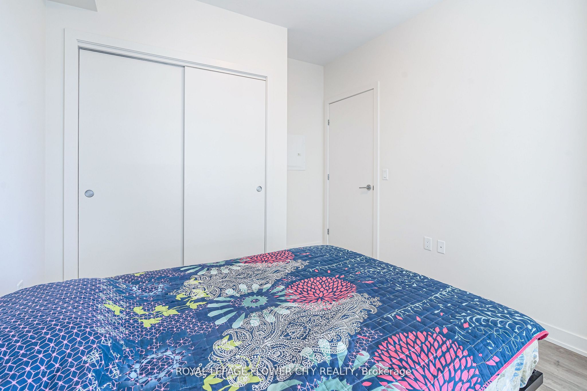 212 King William Street S 907 Property Photo 22