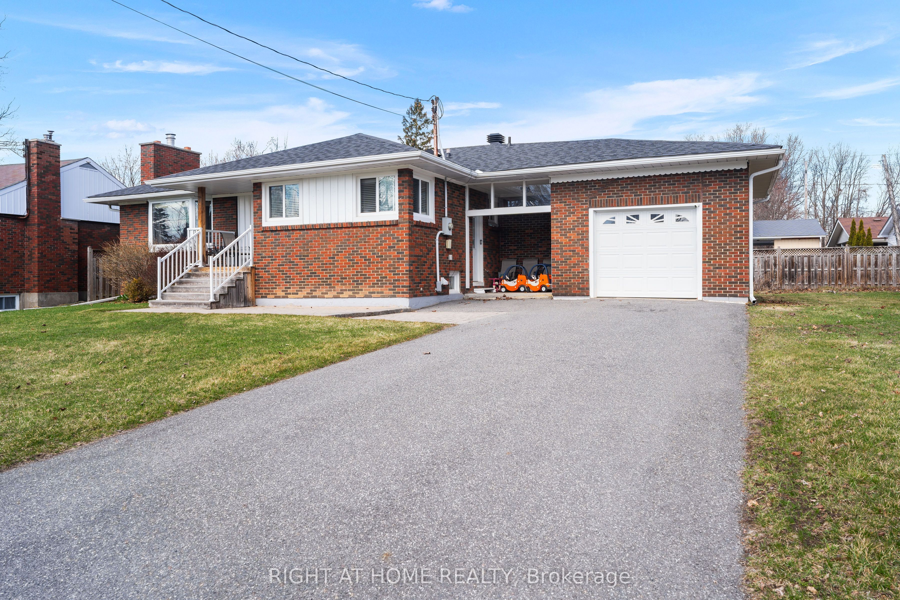 1307 Princess Street Property Photo 3