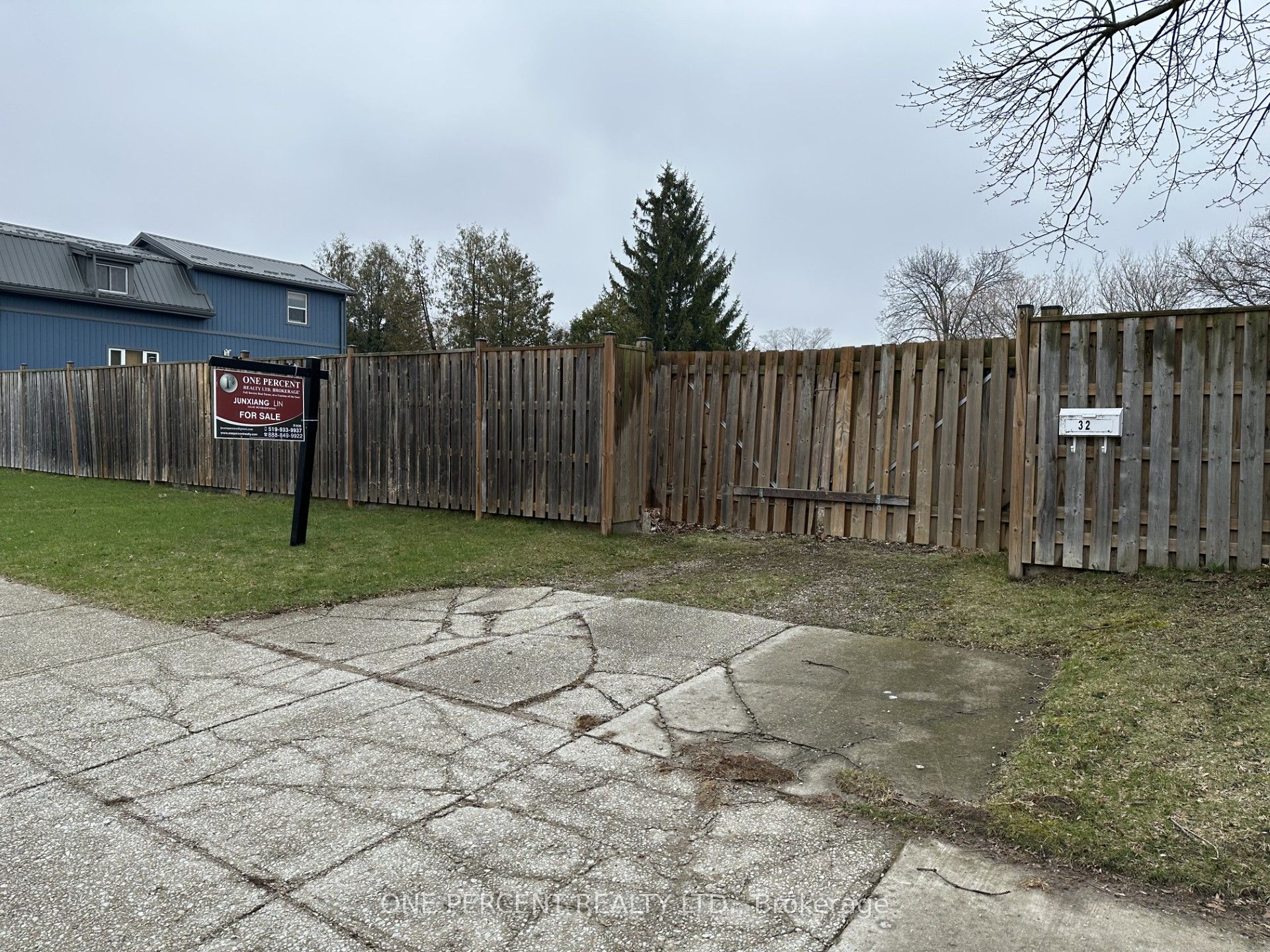 30 Hume Street E Property Photo 1