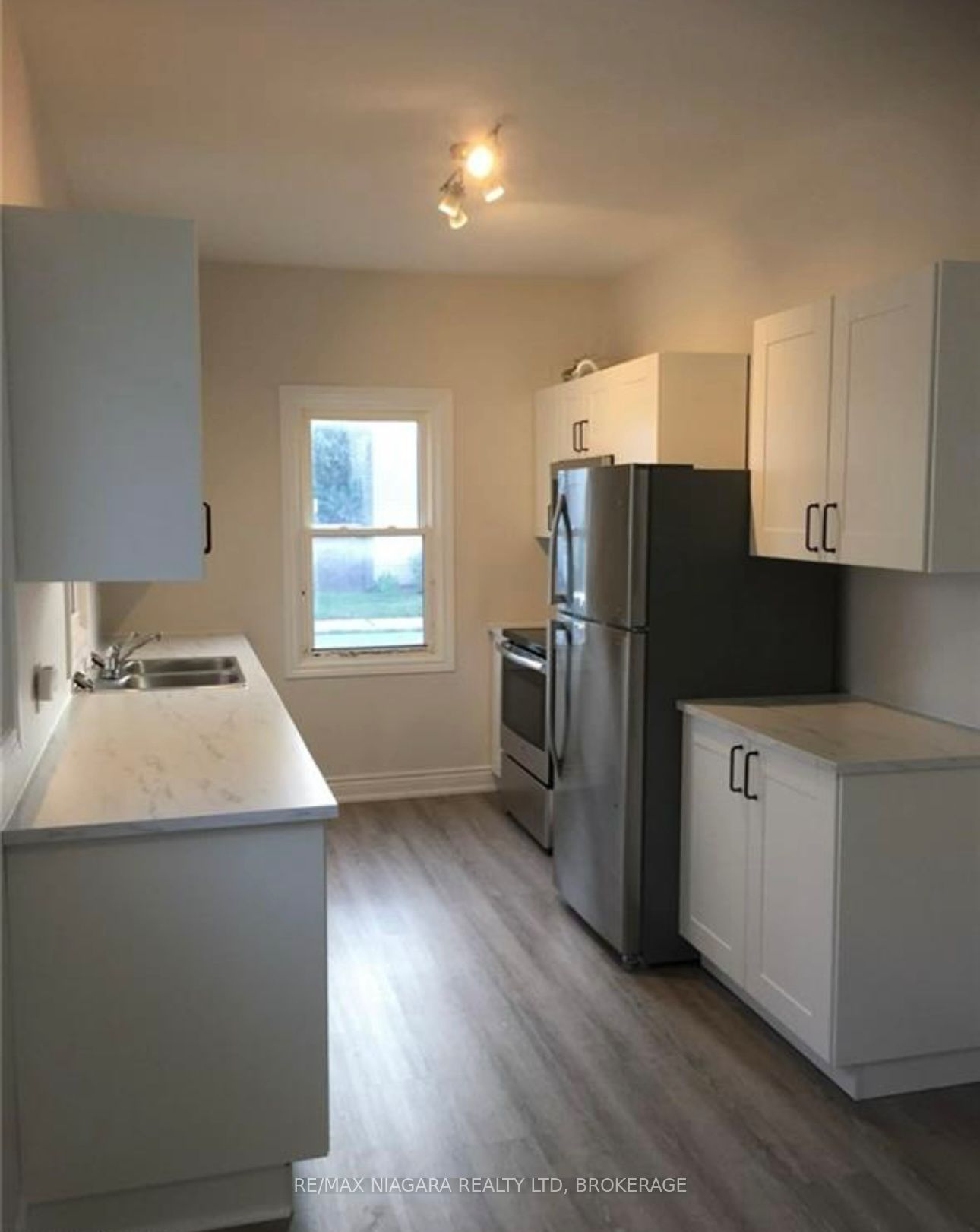 42 Vine Street Property Photo 3