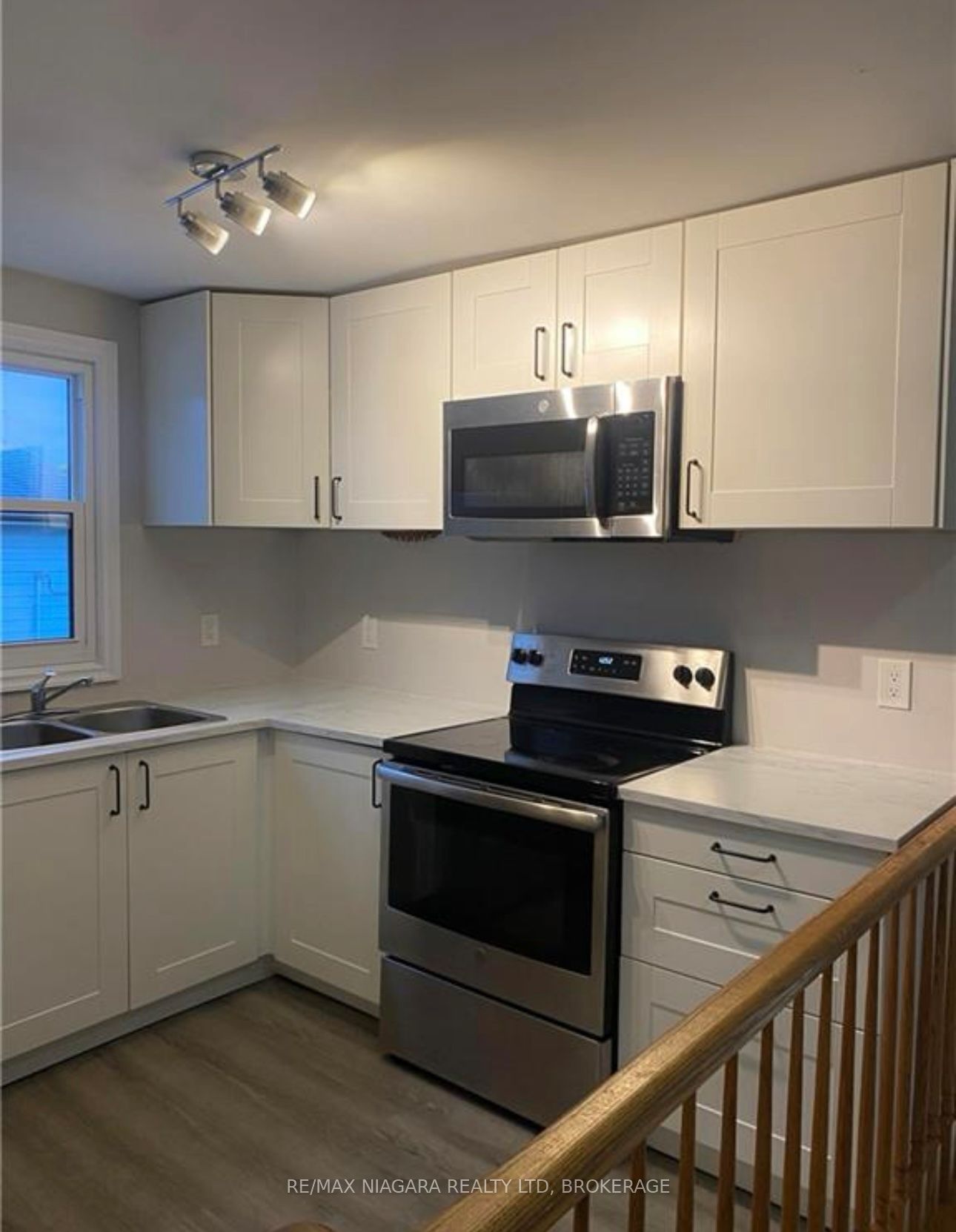 42 Vine Street Property Photo 4