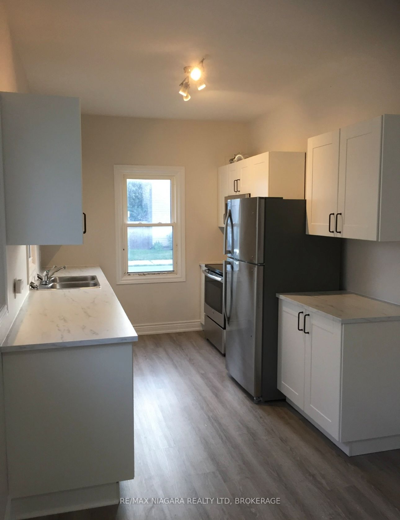 42 Vine Street Property Photo 6
