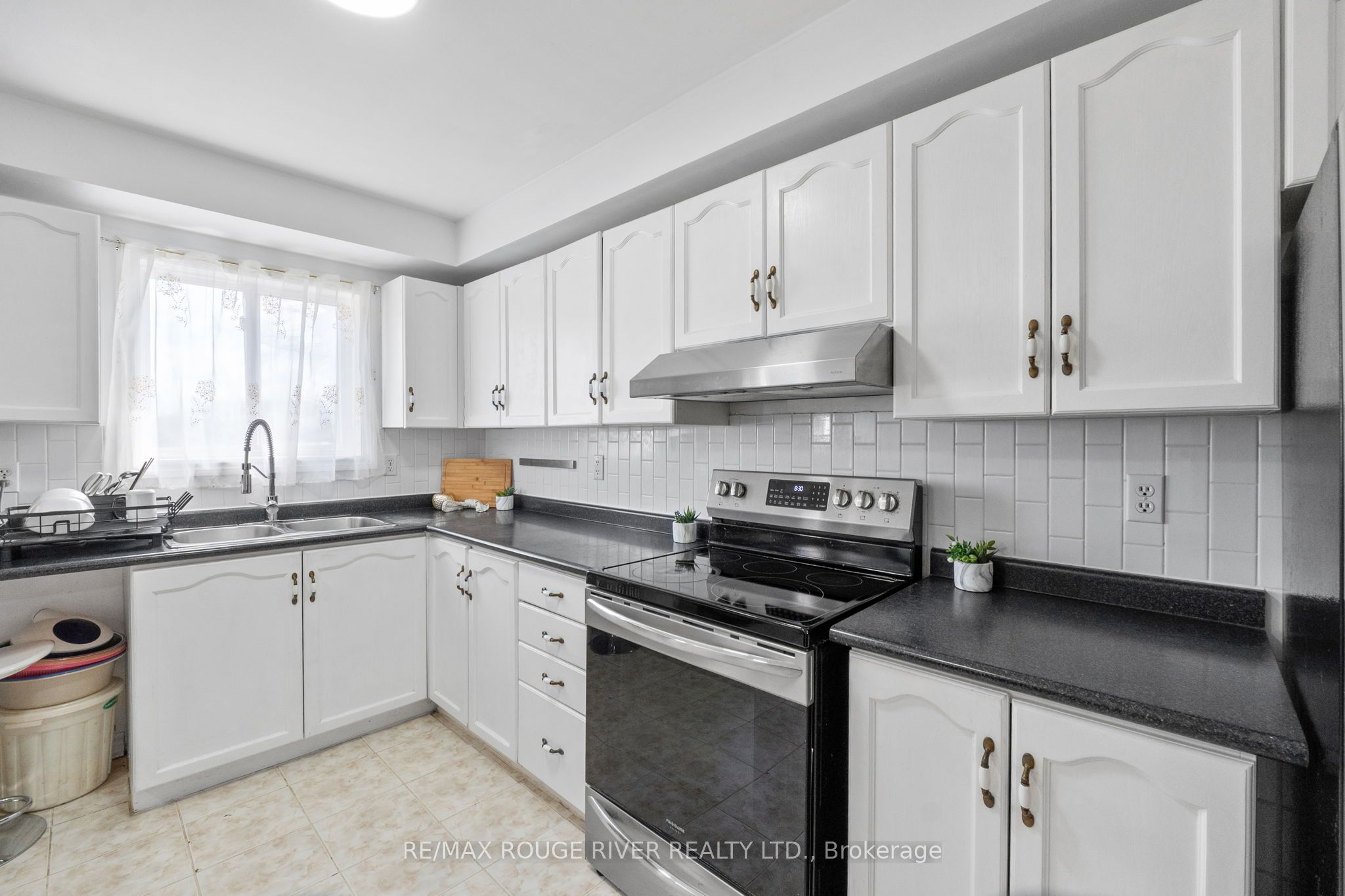 766 Munson Crescent Property Photo 17