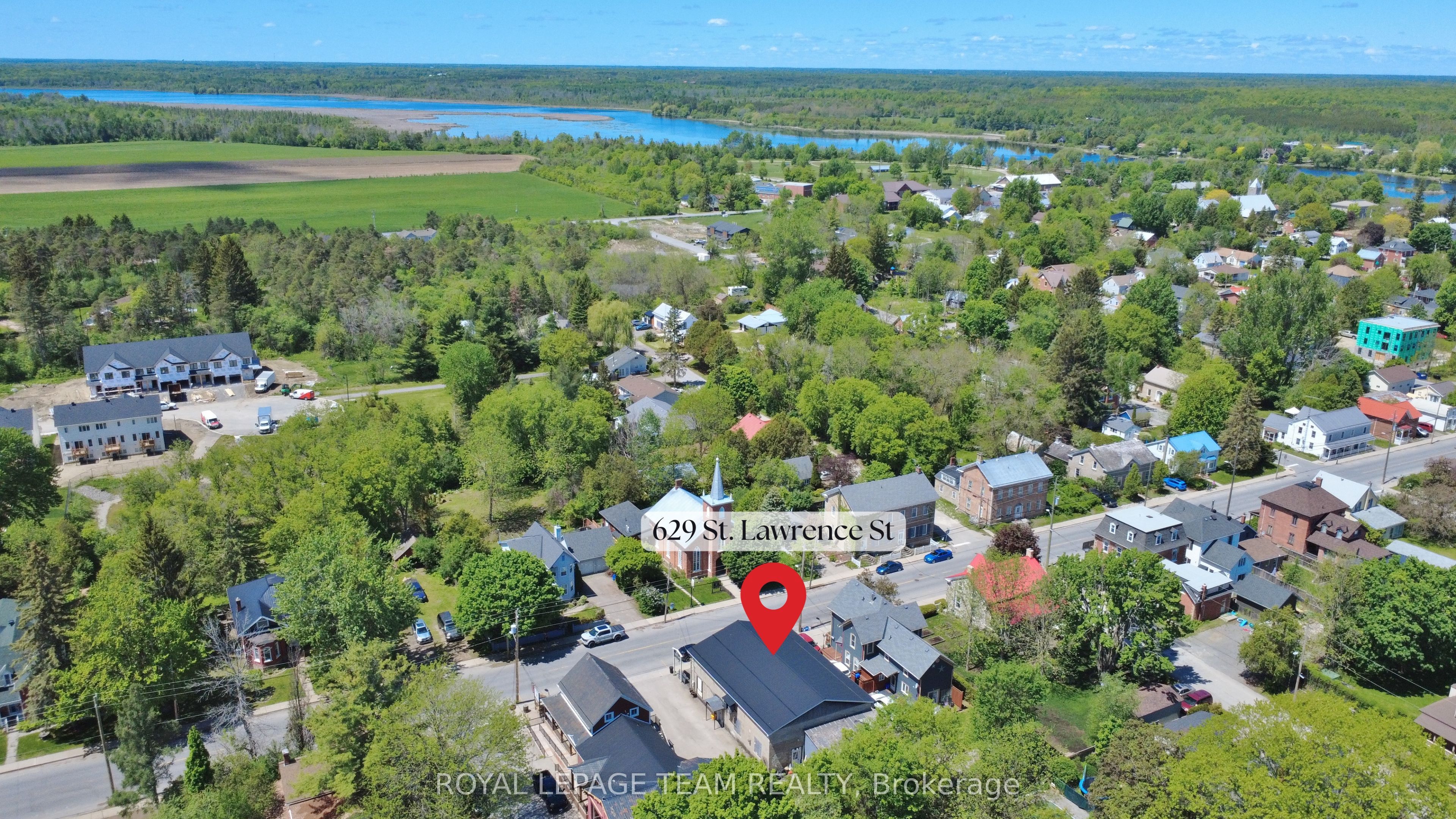 629 St Lawrence Street Property Photo 3