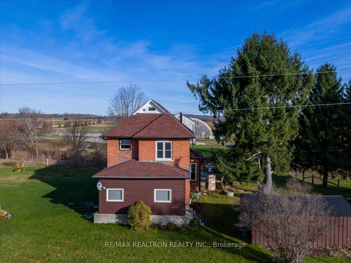 236787 13 Grey Road Property Photo 2
