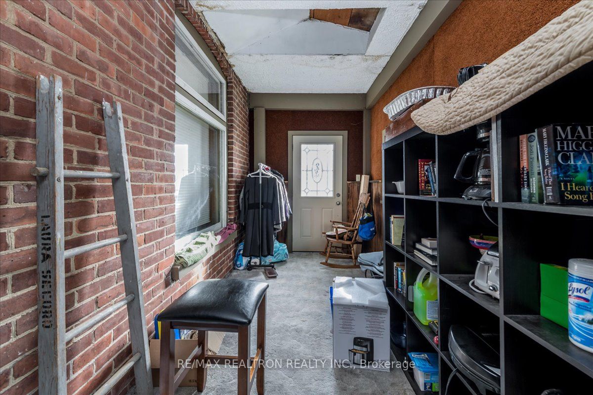 236787 13 Grey Road Property Photo 3