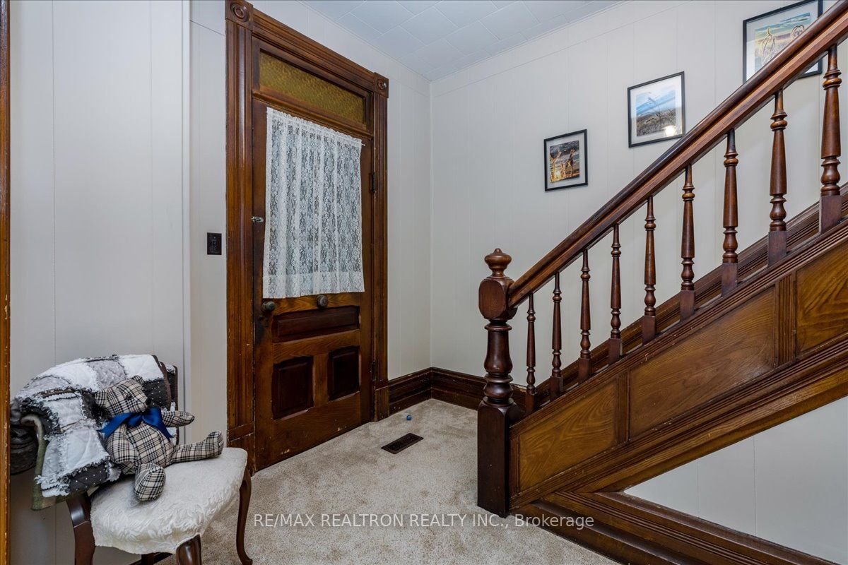 236787 13 Grey Road Property Photo 4