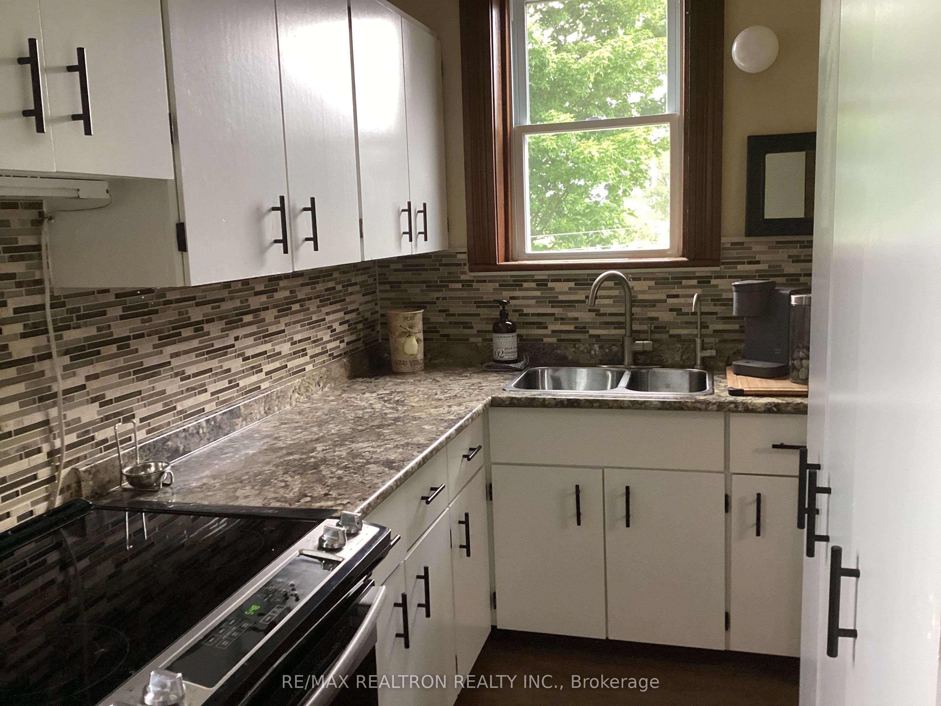 236787 13 Grey Road Property Photo 5