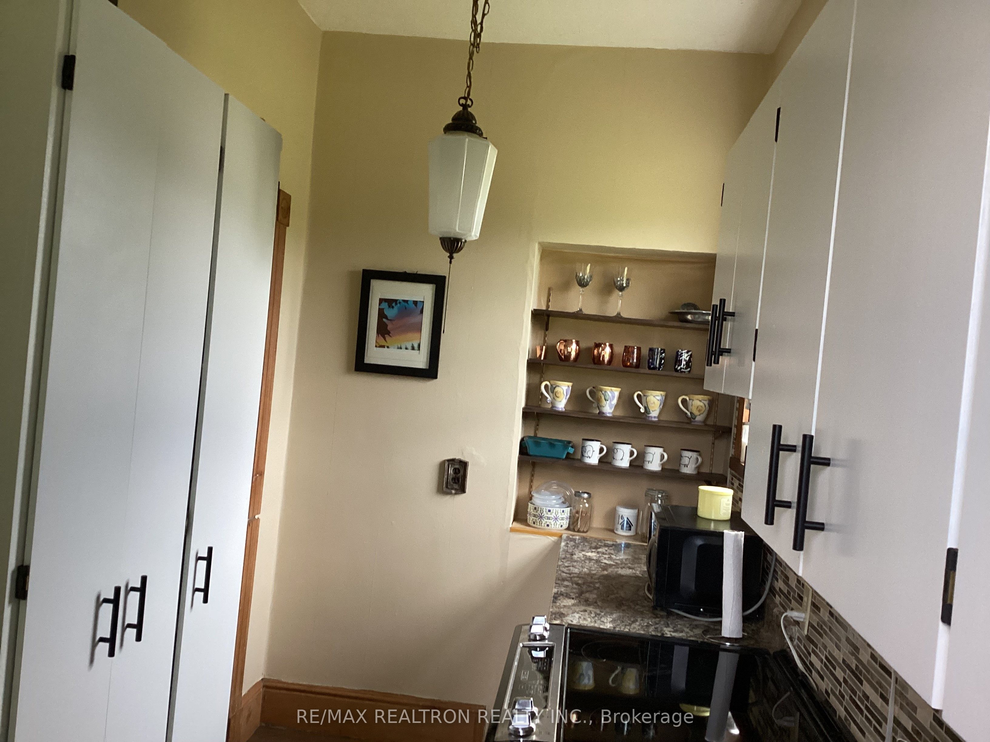 236787 13 Grey Road Property Photo 8