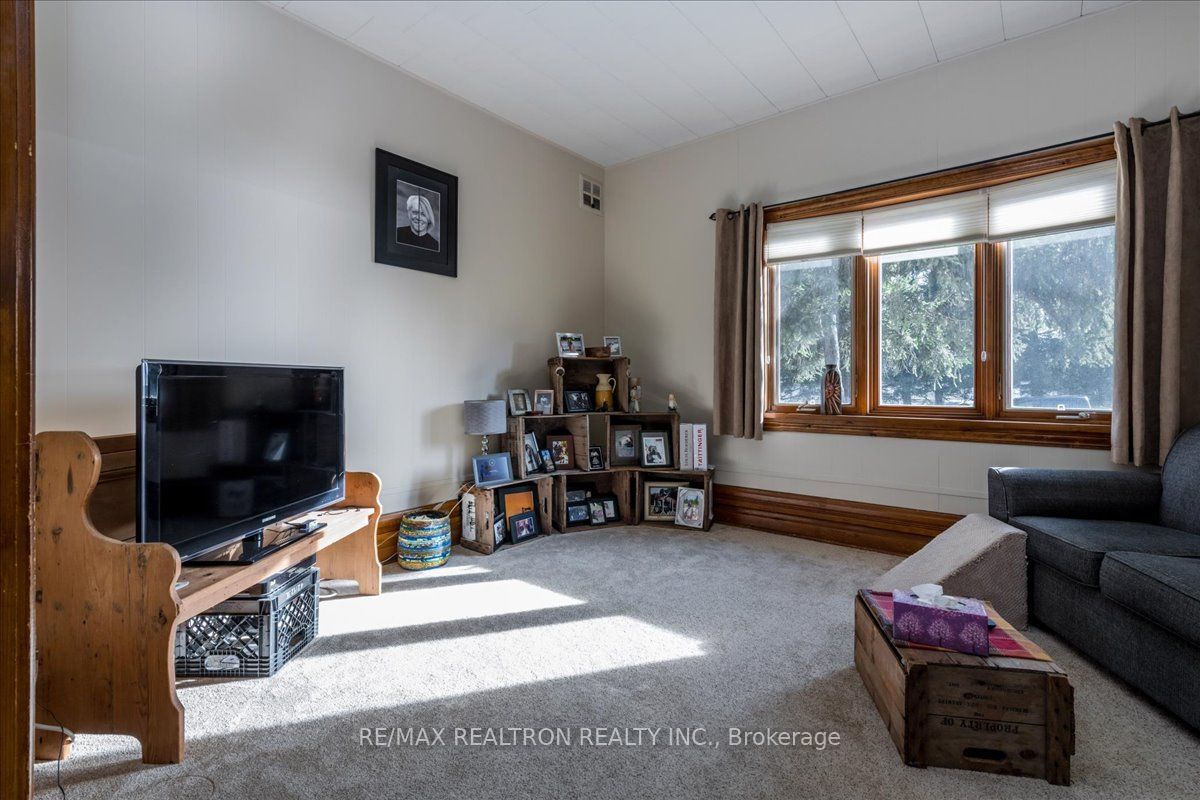 236787 13 Grey Road Property Photo 10