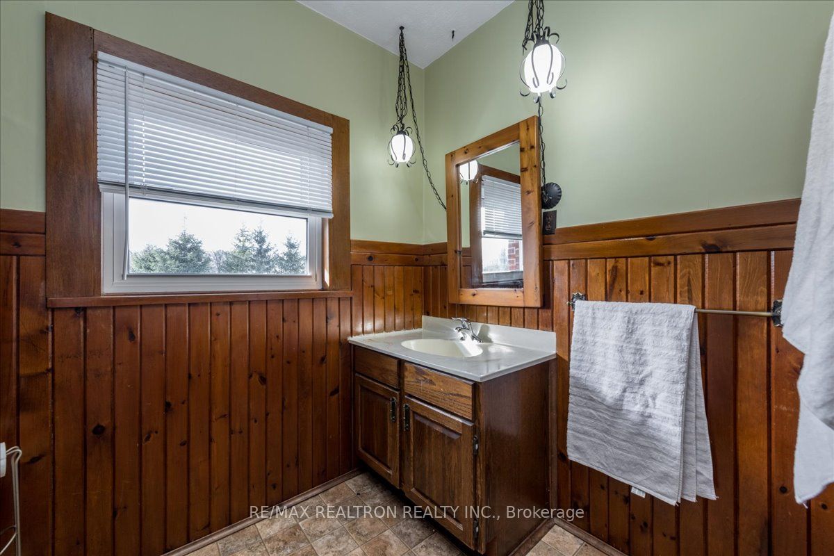 236787 13 Grey Road Property Photo 14