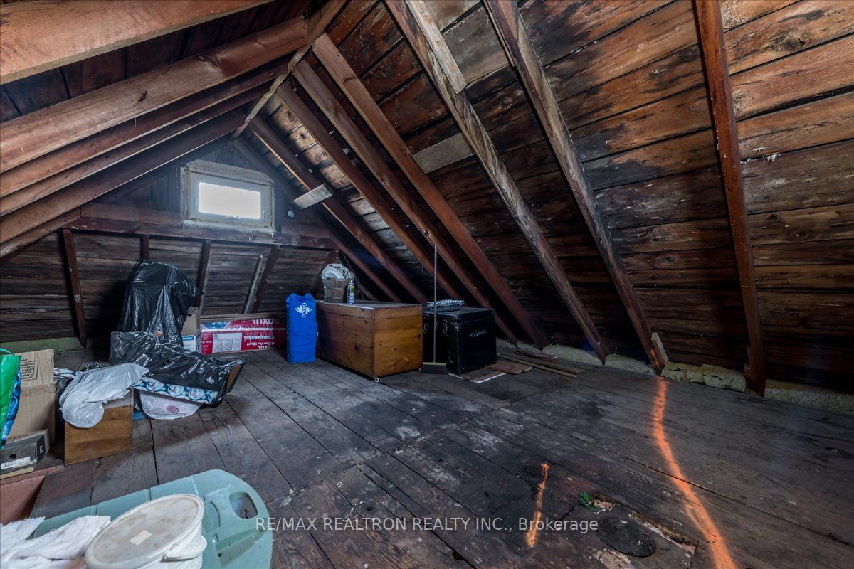 236787 13 Grey Road Property Photo 18
