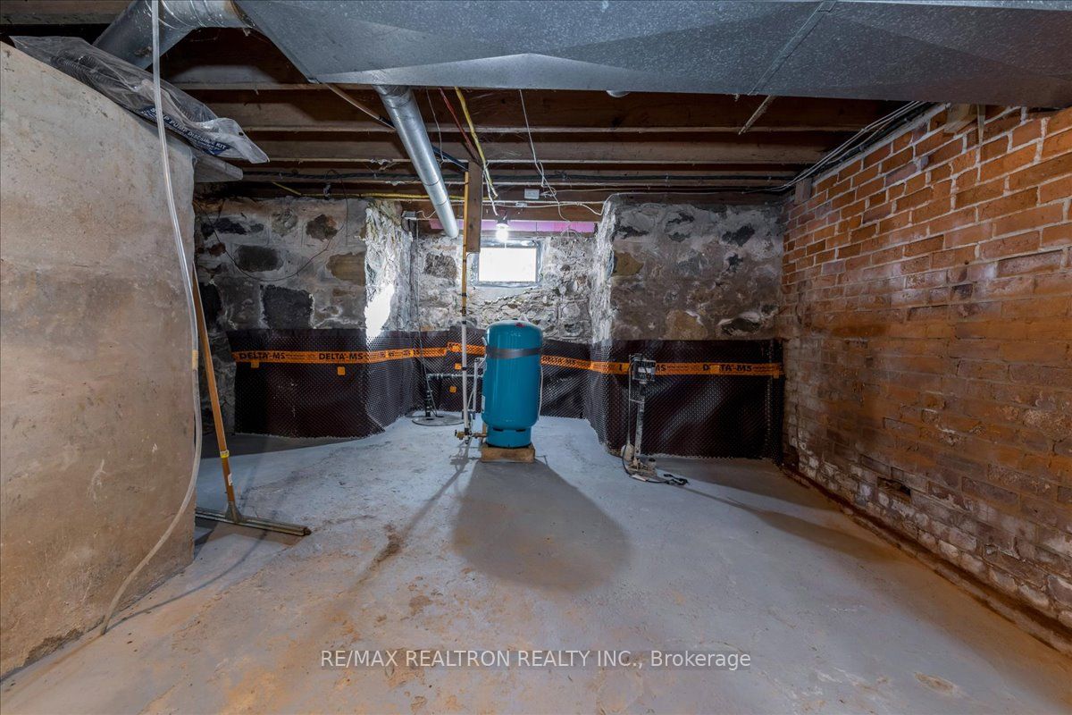 236787 13 Grey Road Property Photo 19