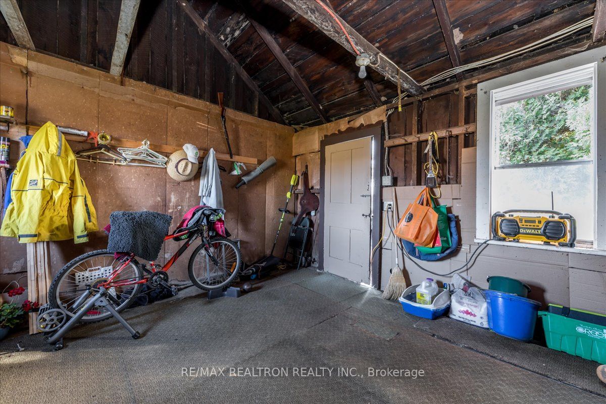 236787 13 Grey Road Property Photo 21