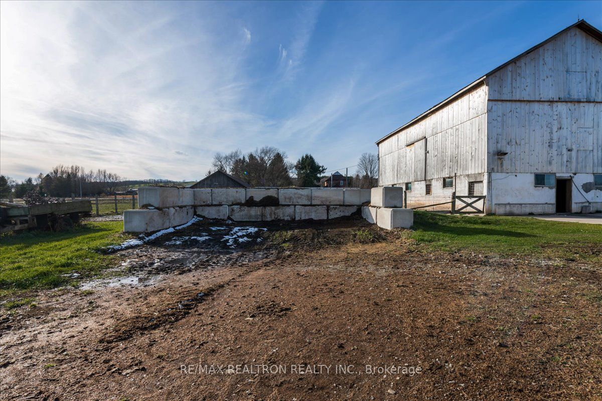 236787 13 Grey Road Property Photo 33