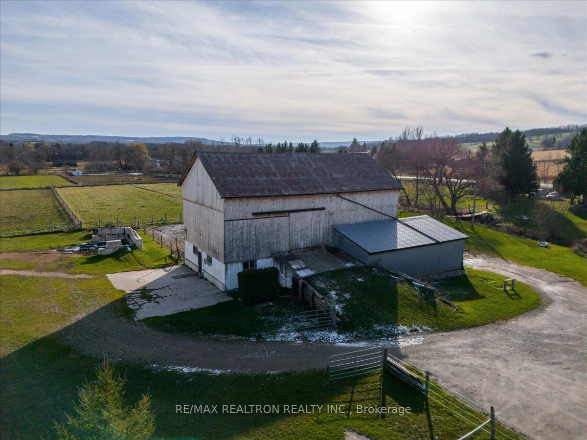 236787 13 Grey Road Property Photo 34