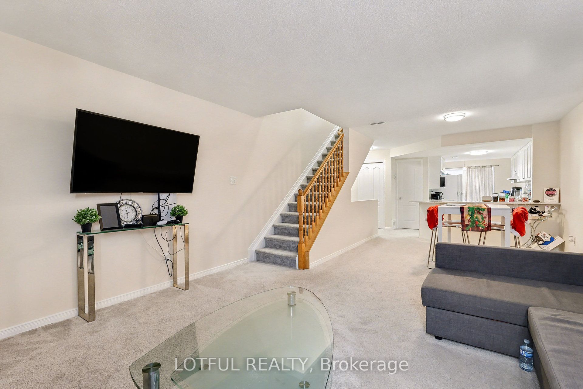 576 Lakeridge Drive Property Photo 7