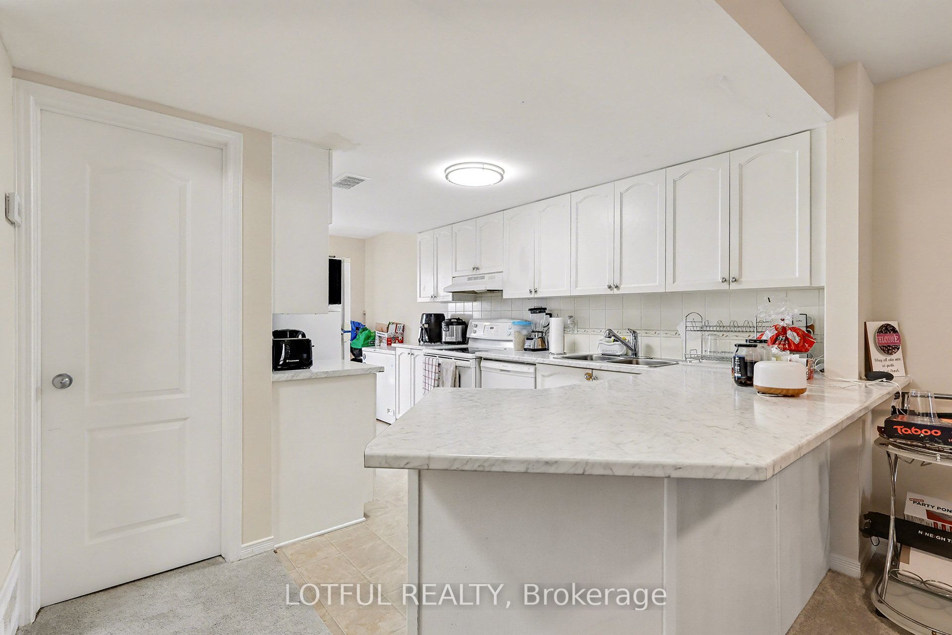 576 Lakeridge Drive Property Photo 9