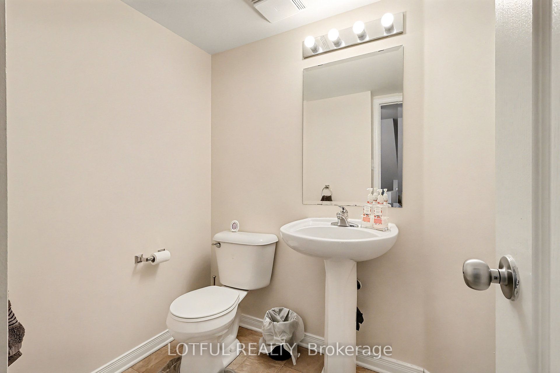 576 Lakeridge Drive Property Photo 18