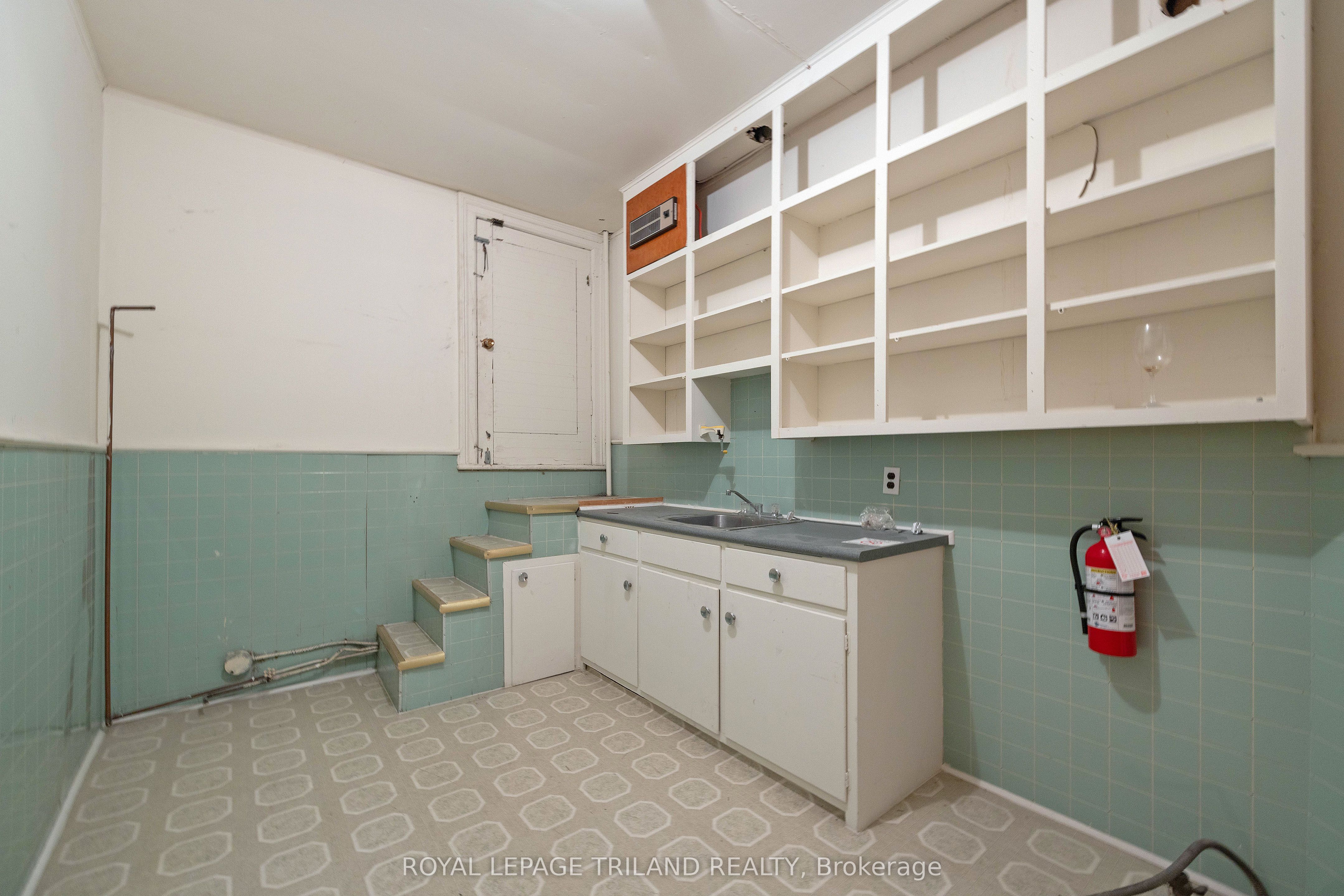 575 Talbot Street Property Photo 28