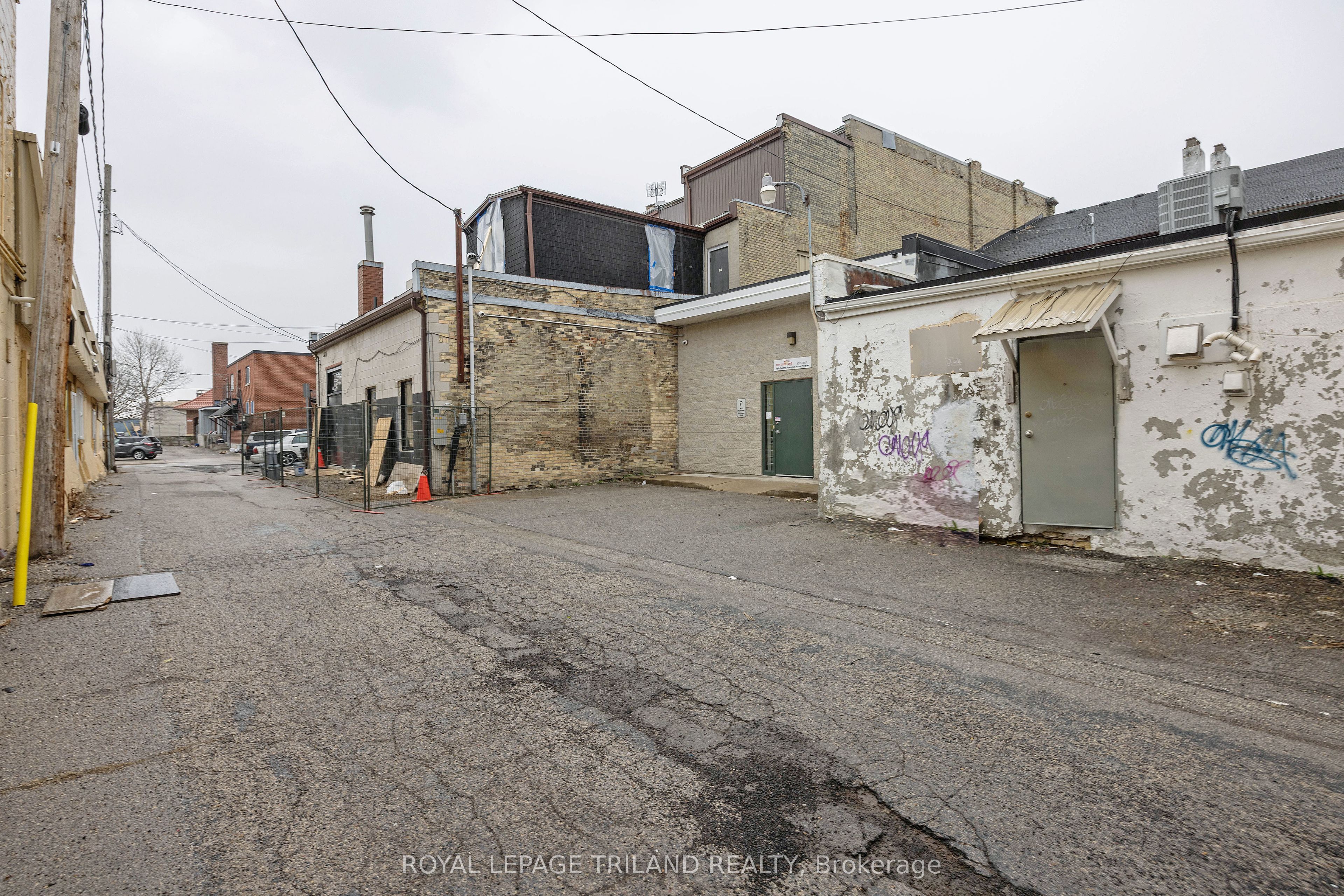 575 Talbot Street Property Photo 33
