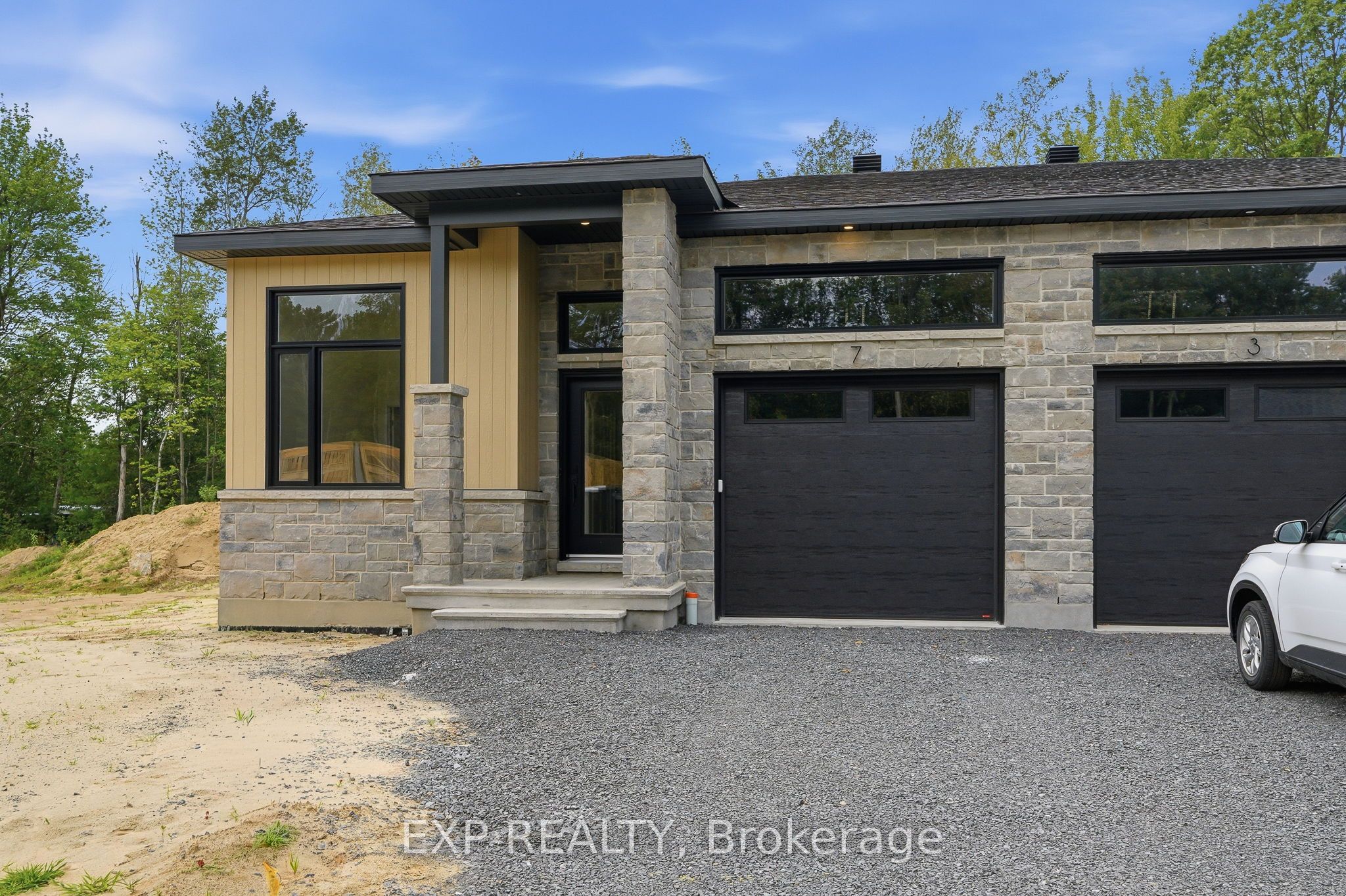 71 Hughes Circle Property Photo 1