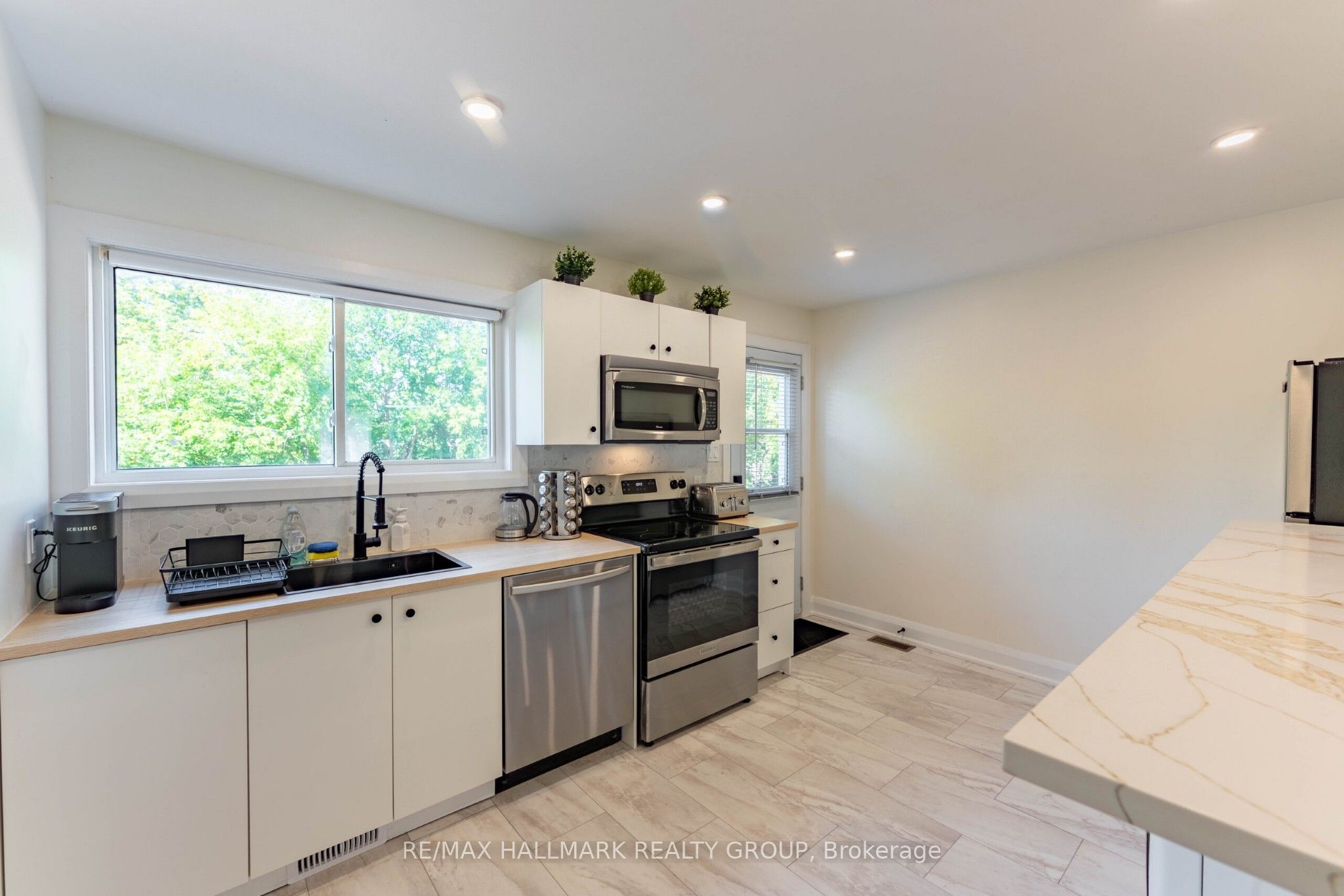 820 Grenon Avenue Property Photo 8
