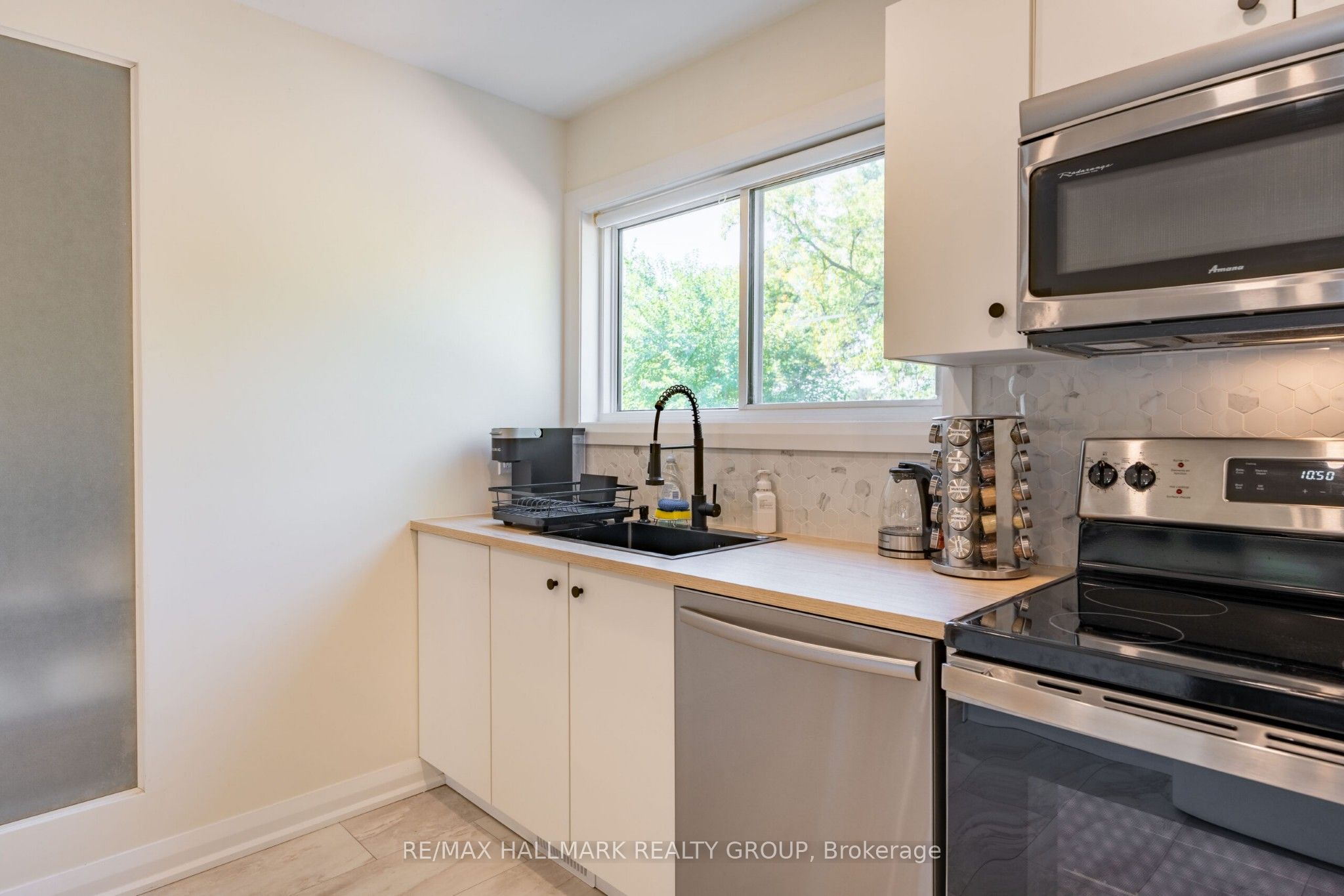 820 Grenon Avenue Property Photo 11