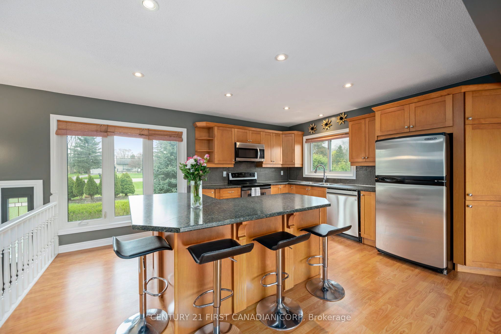 2720 Catherine Street Property Photo 4