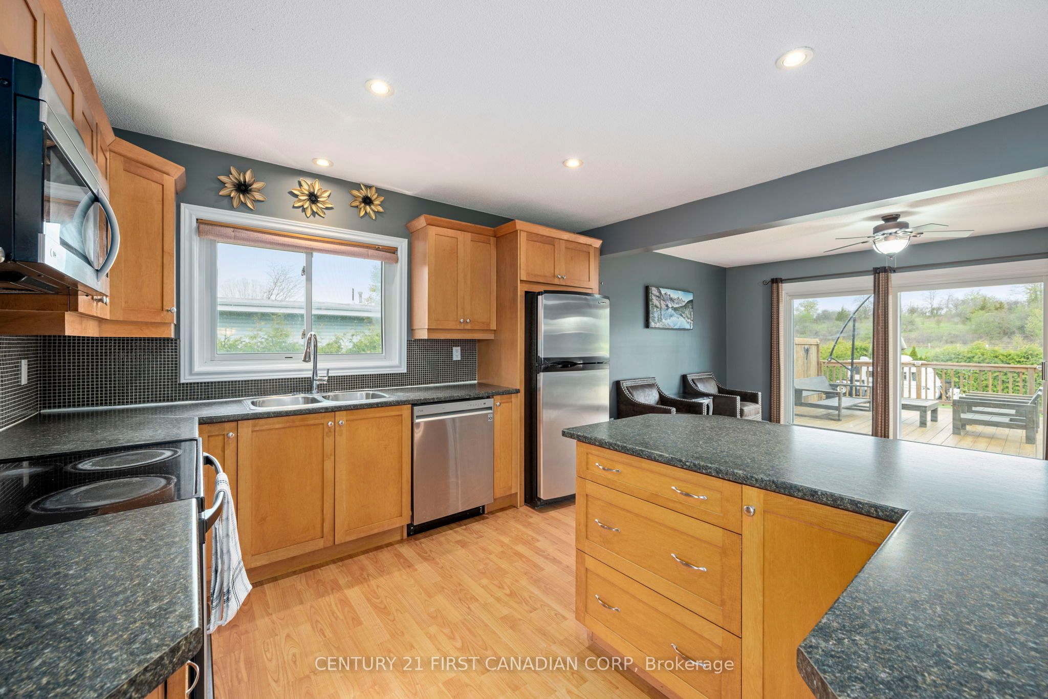 2720 Catherine Street Property Photo 7