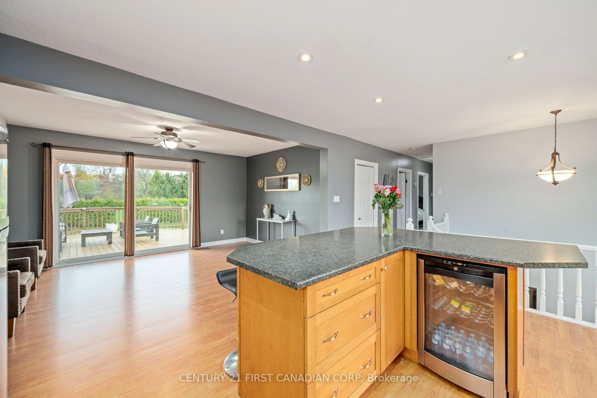 2720 Catherine Street Property Photo 8