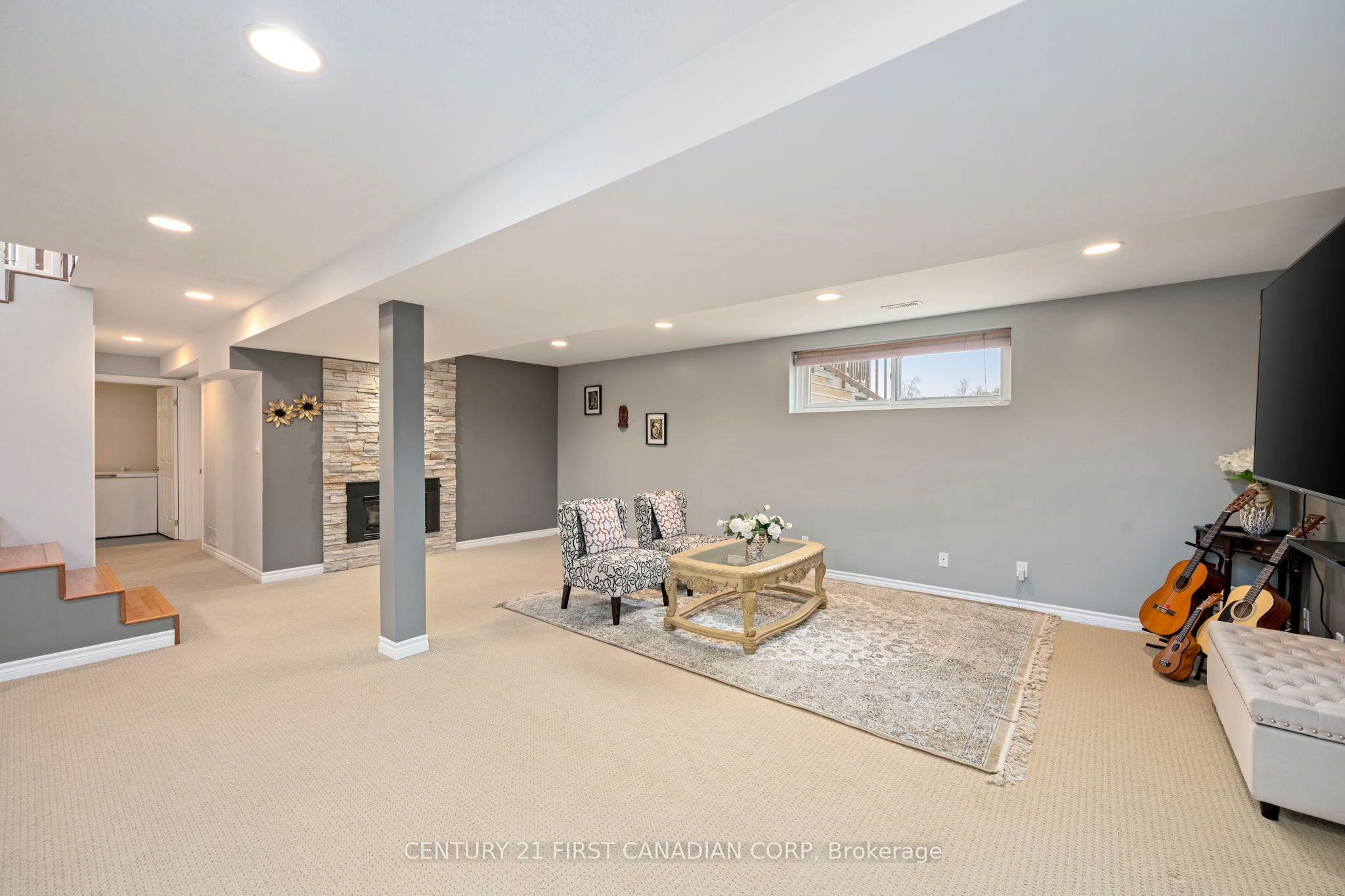 2720 Catherine Street Property Photo 20