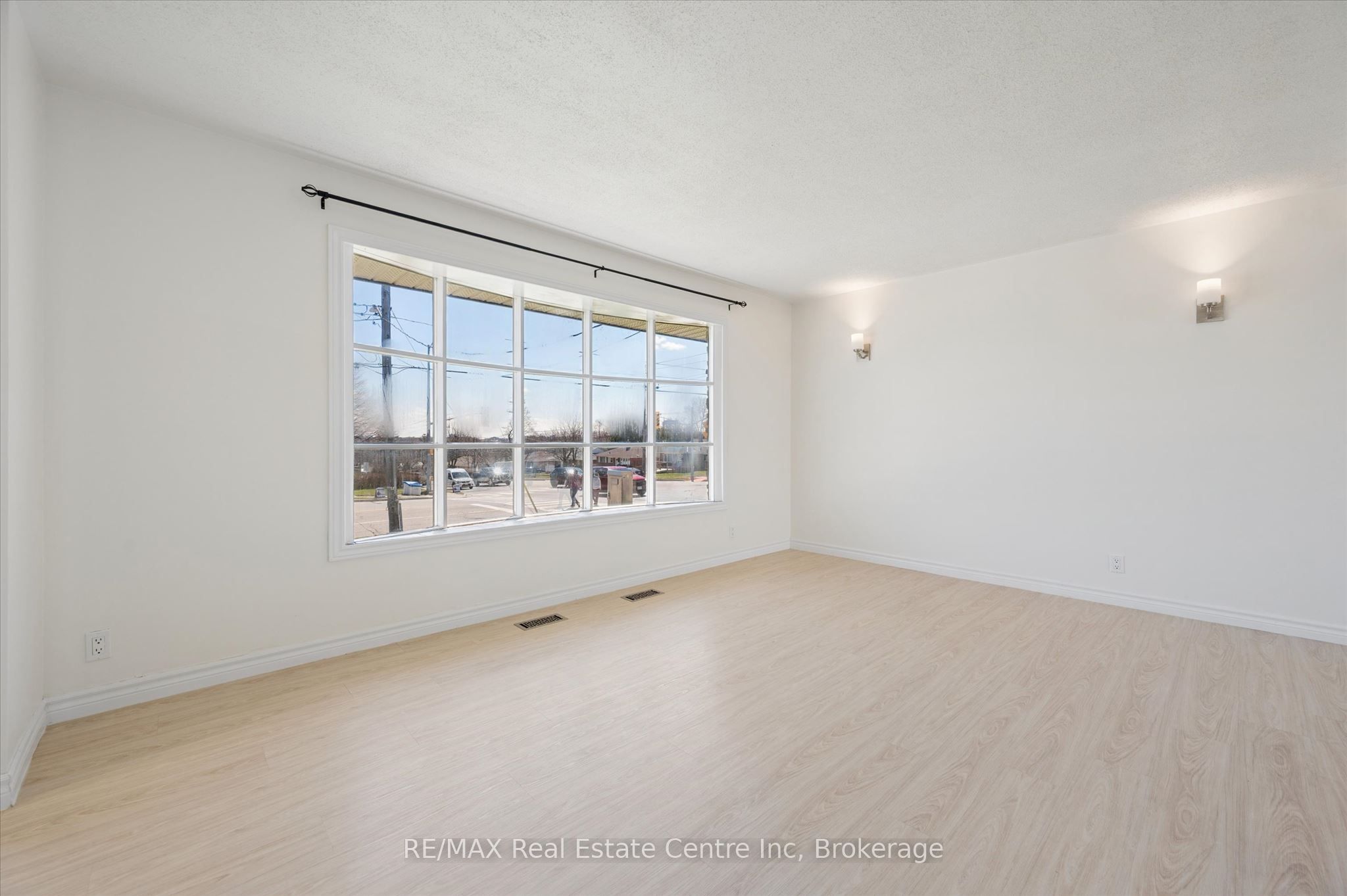 6 Eastview Road Property Photo 8