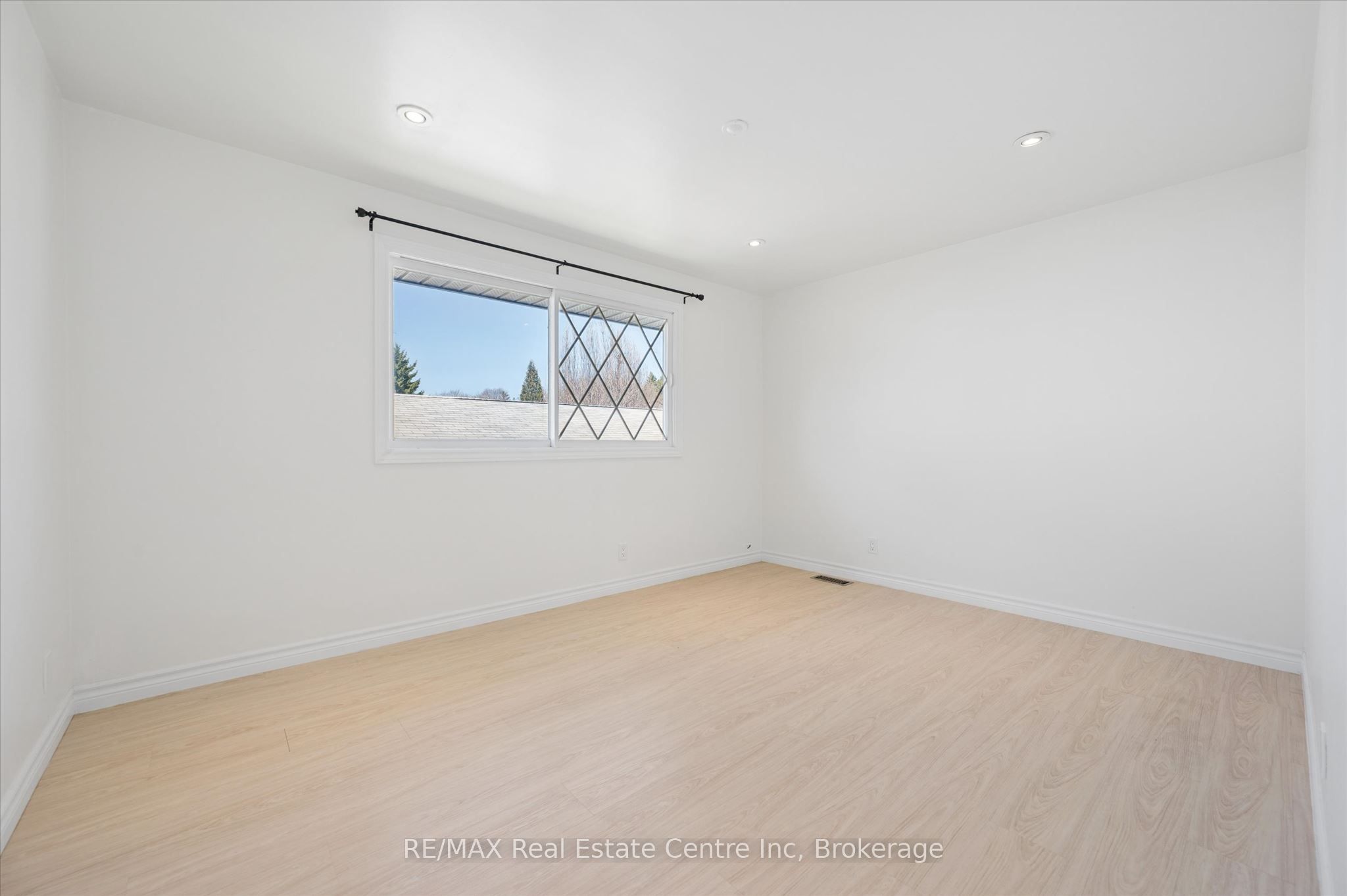 6 Eastview Road Property Photo 16