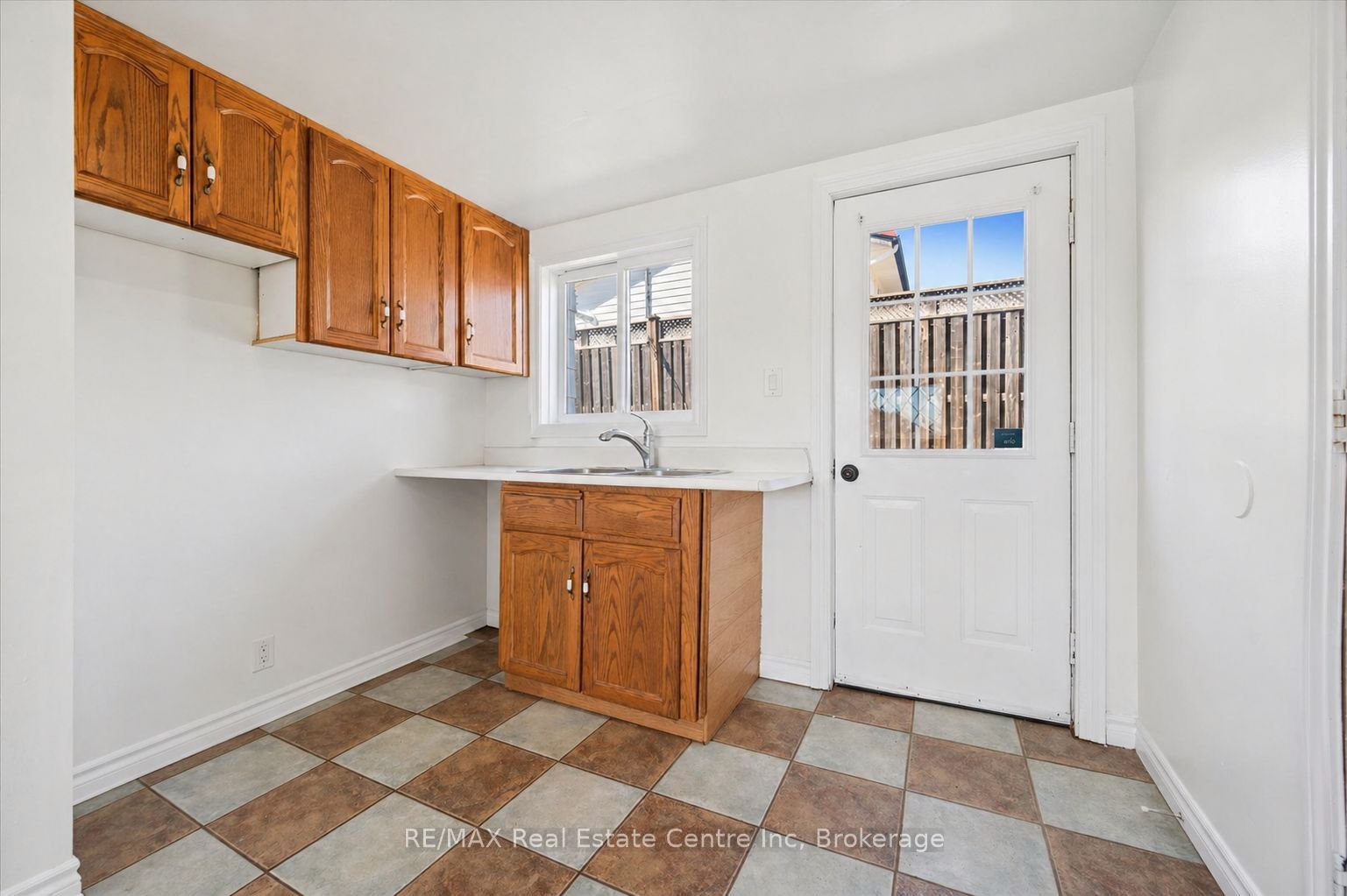 6 Eastview Road Property Photo 25