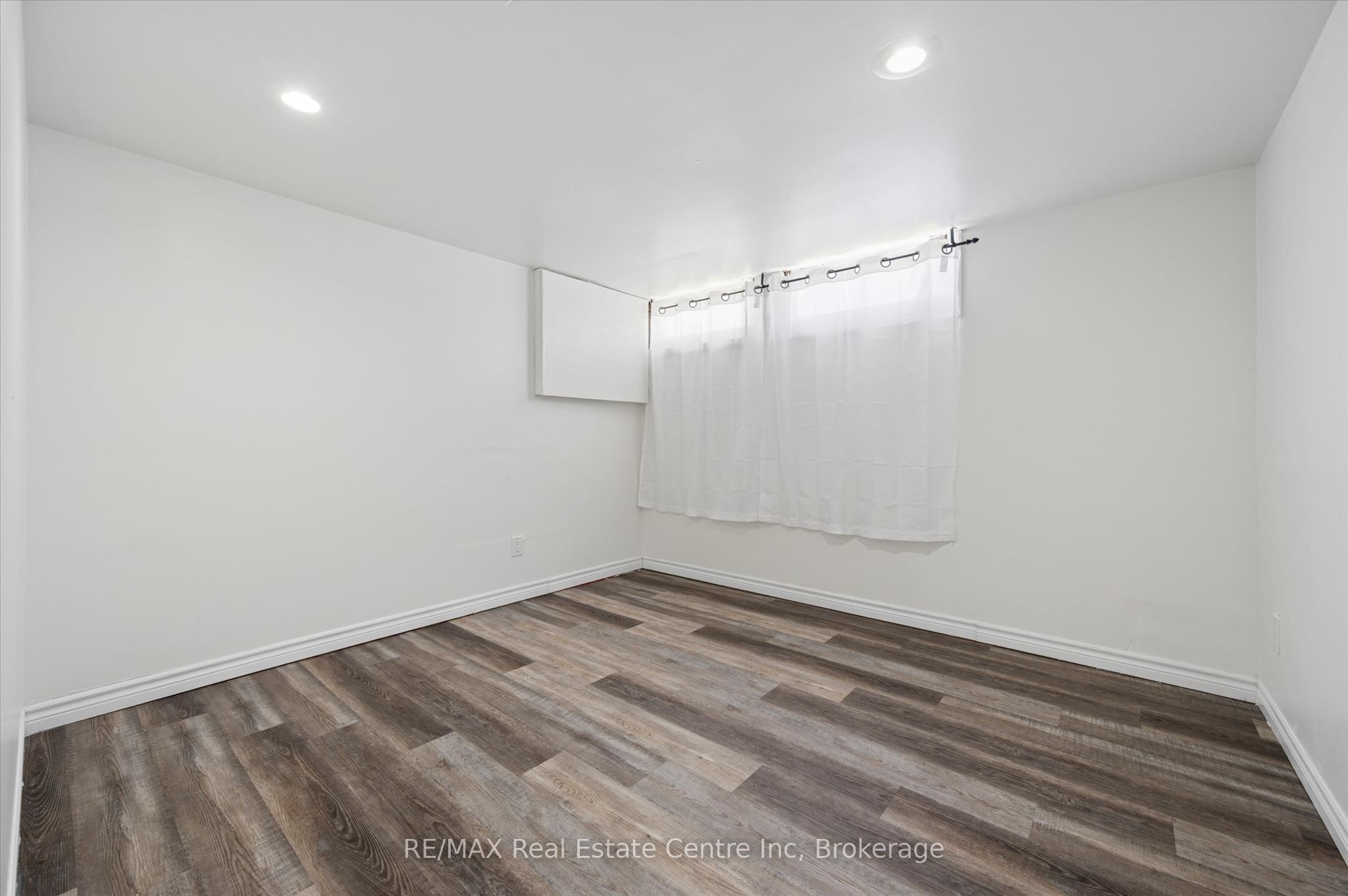 6 Eastview Road Property Photo 31