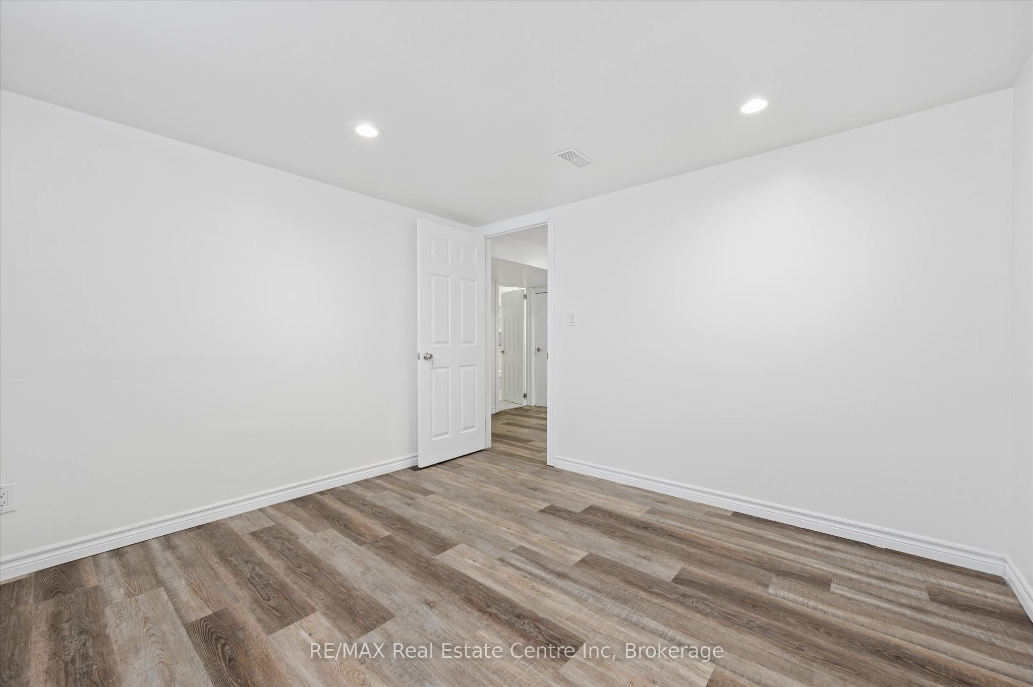 6 Eastview Road Property Photo 32