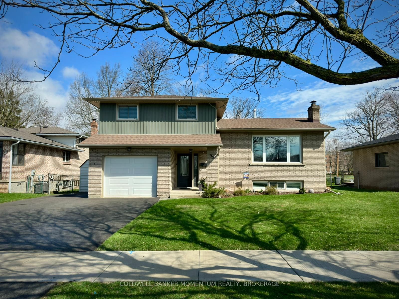 99 Erin Crescent Property Photo 1