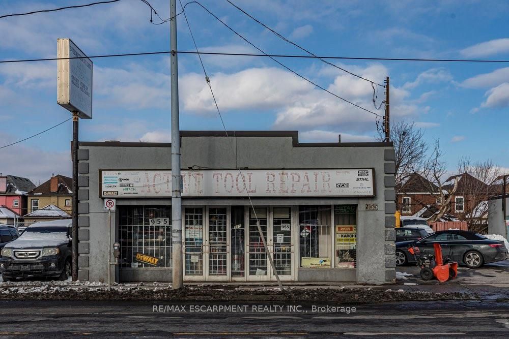 955 Barton Street E Property Photo 1
