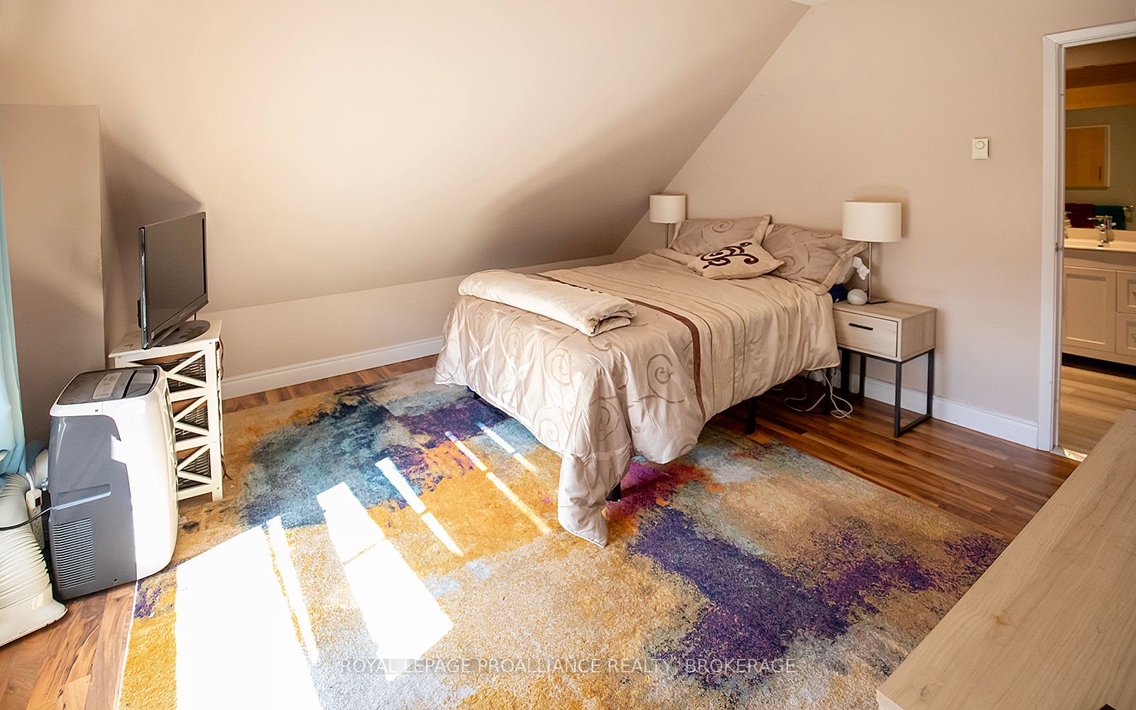244 King Street E 2 Property Photo 12