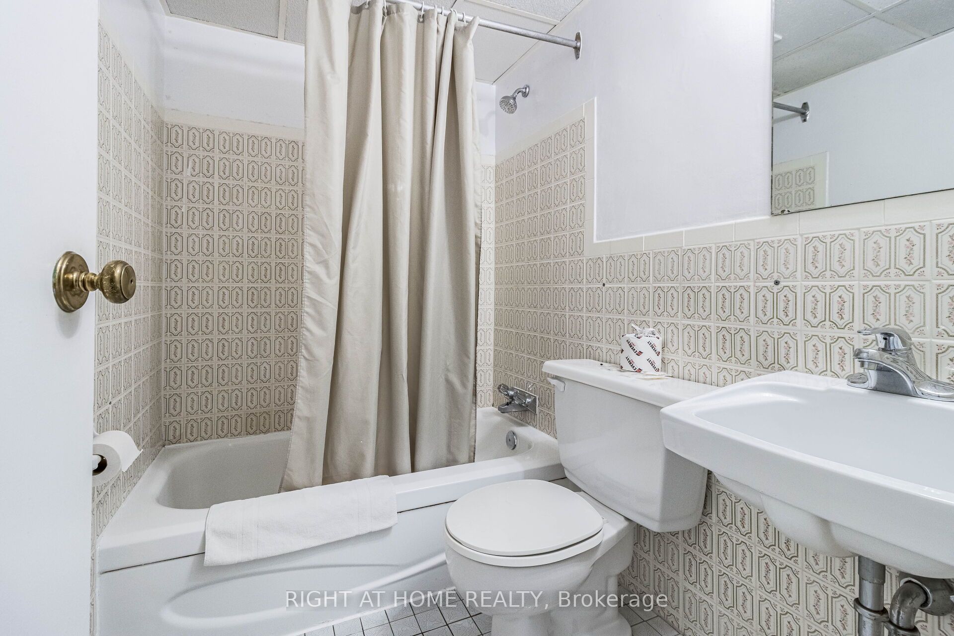 5951 Clark Avenue Property Photo 3