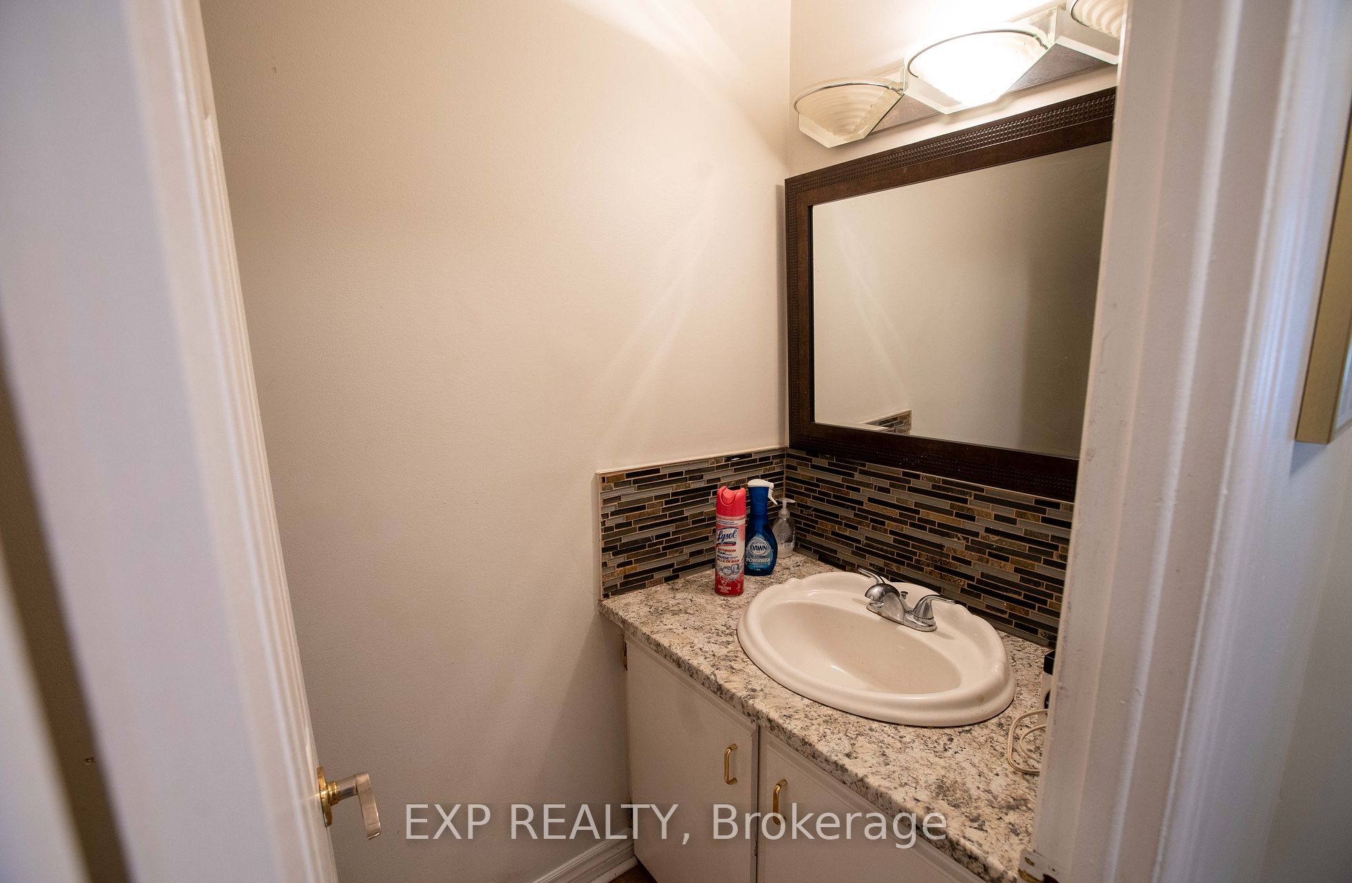 1108 Grenoble Crescent Property Photo 4