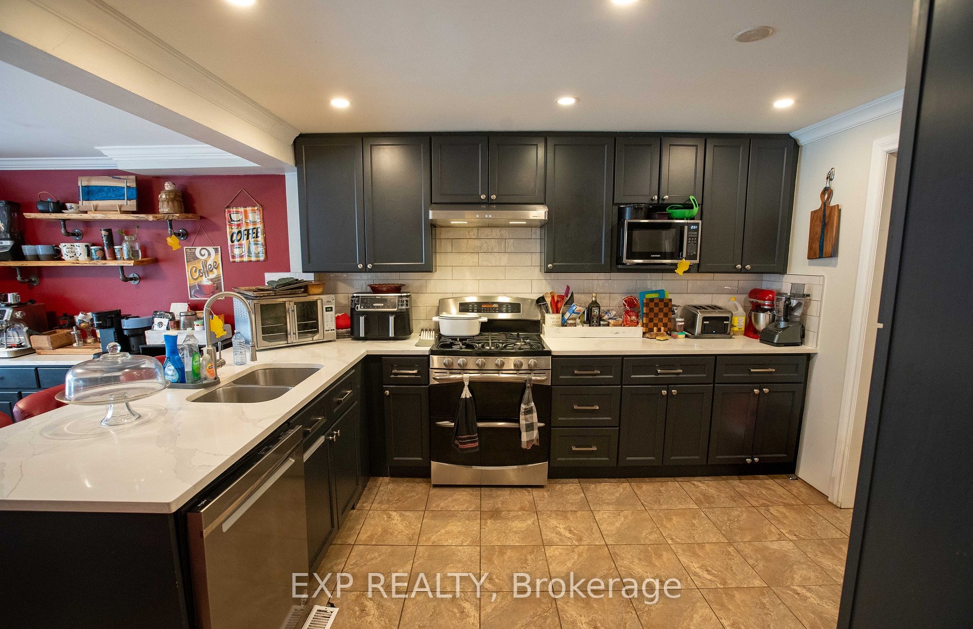 1108 Grenoble Crescent Property Photo 5