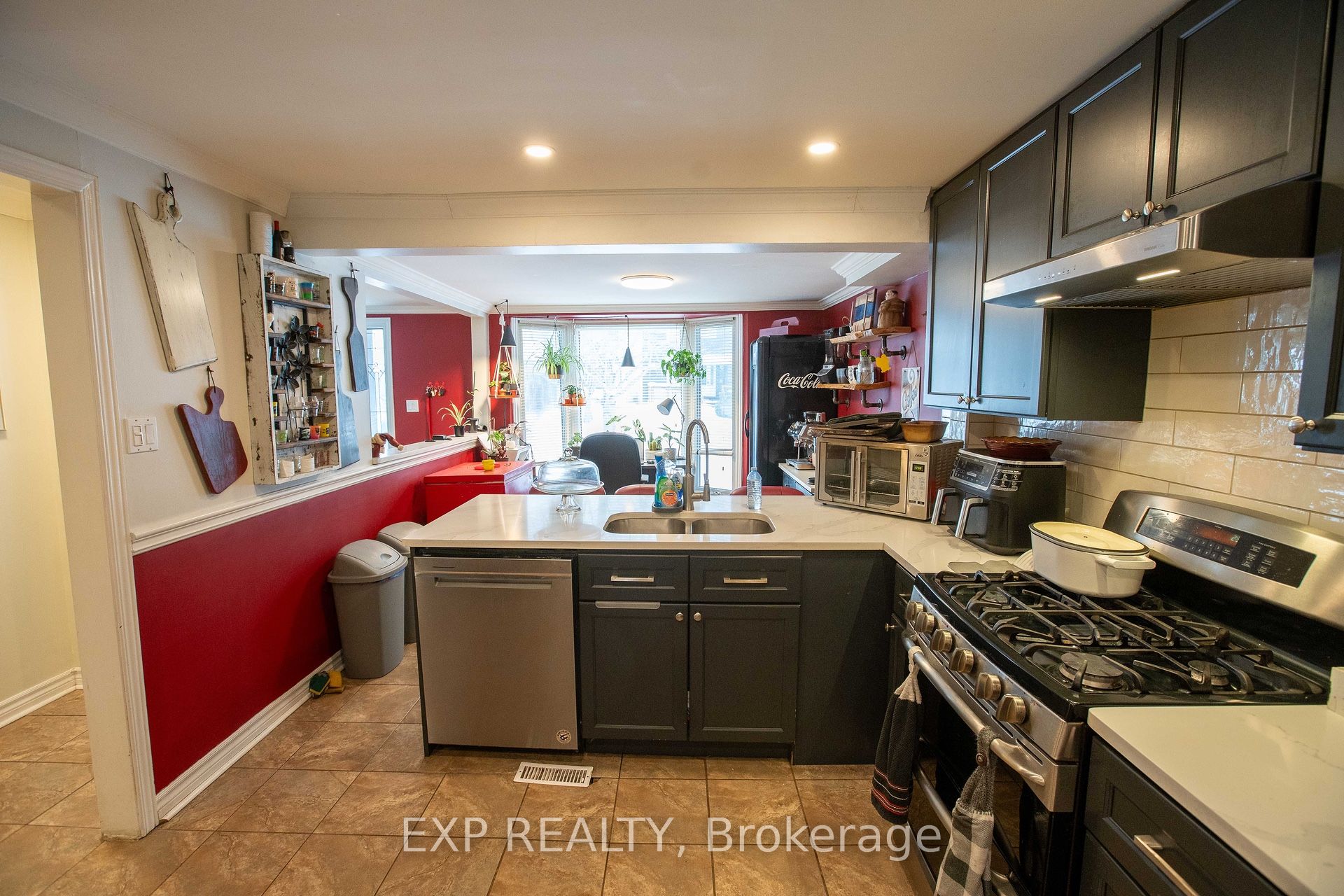 1108 Grenoble Crescent Property Photo 6