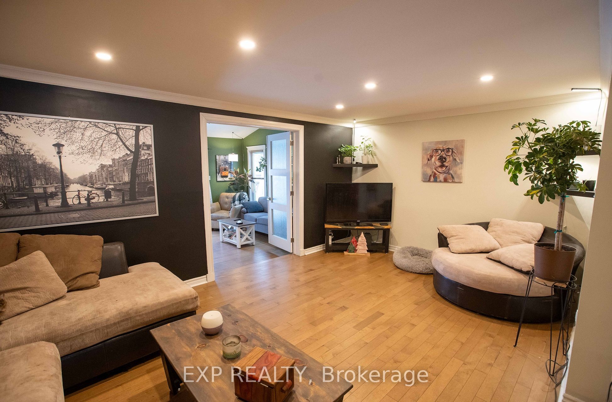 1108 Grenoble Crescent Property Photo 9