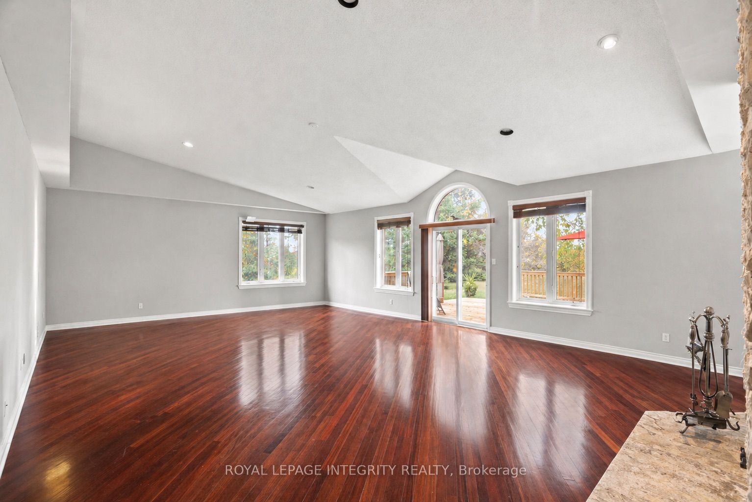 6 Marchbrook Circle Property Photo 6